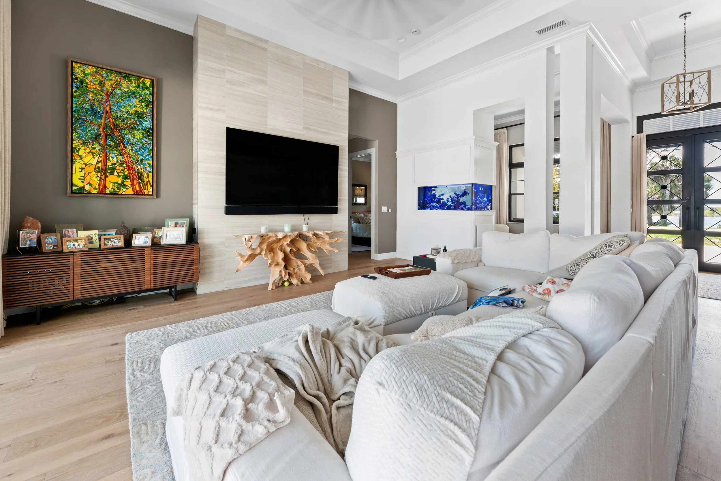 interior gallery - momberger.jpg