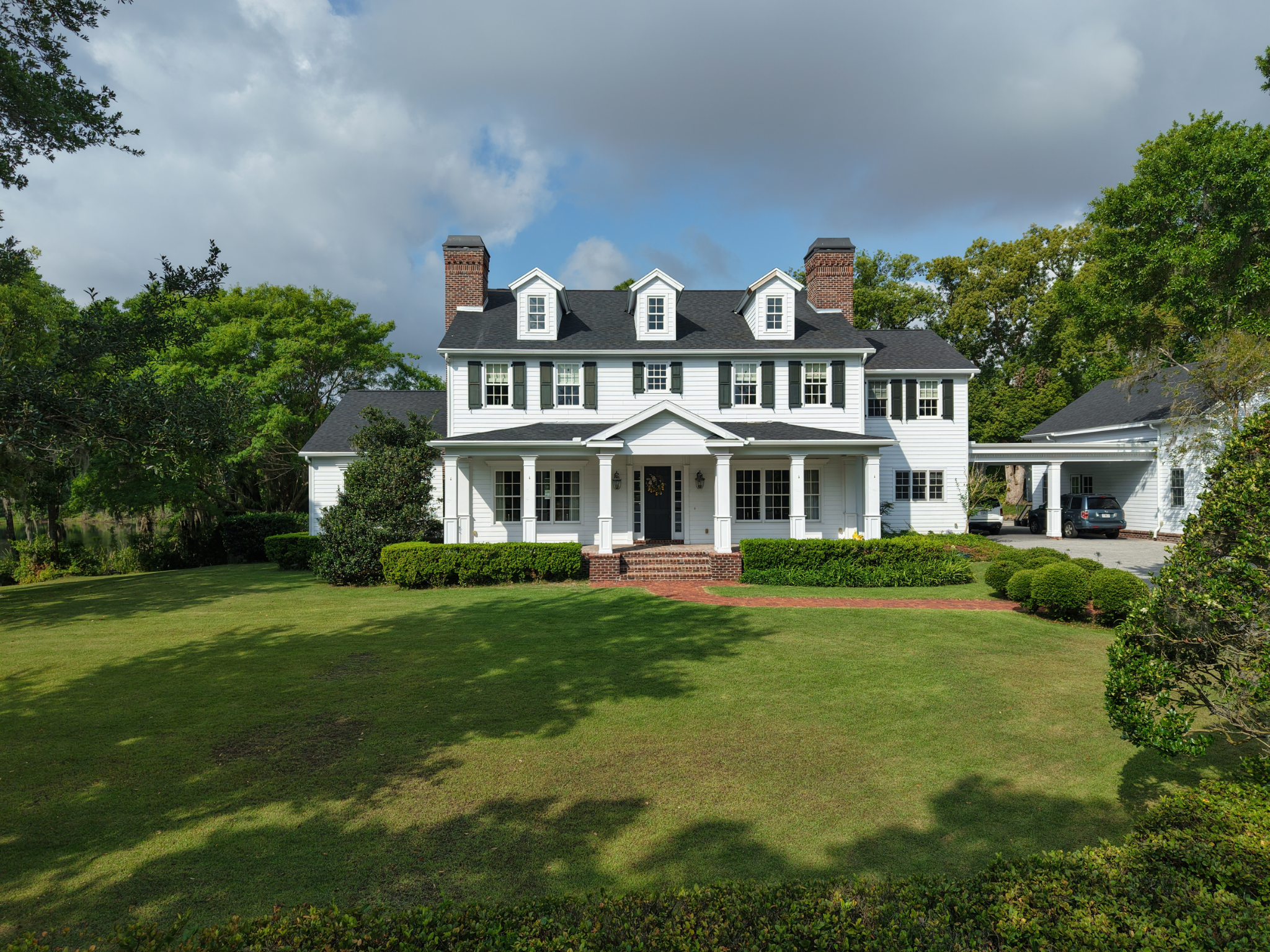 Lake Catherine White House.png