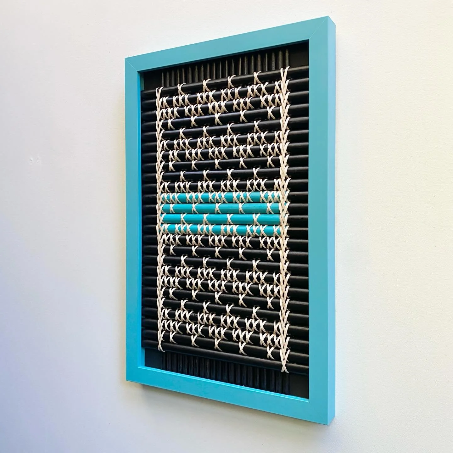 Way to go @tuku_atu_maori_art !
Frame moulding by Crawford Picture Mouldings, which we painted to match the aqua blue in the panel.

#clarebutler
#crawfordpicturemouldings 
#tukutuku 
#wellingtonframers
#newzealandframers