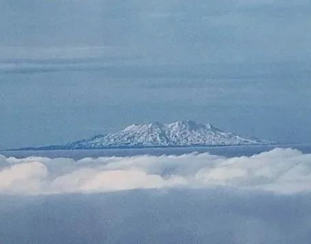 MICHAEL ROBERTS: MT RUAPEHU FROM MT EGMONT