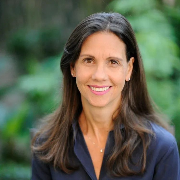 Headshot of Vivi Aguiar