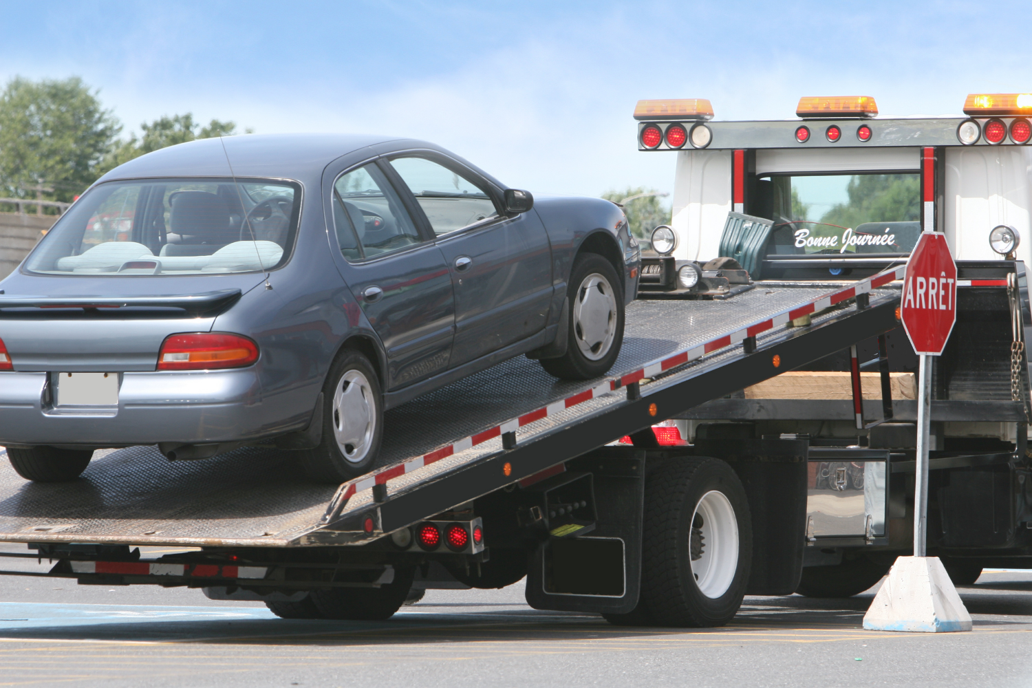 How Fast Can a Tow Truck Reach You? What to Expect