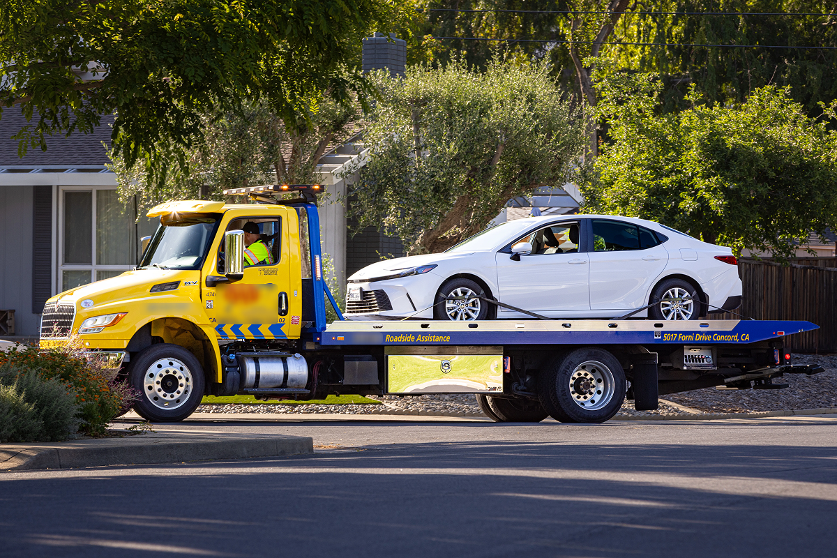 Benefits of Hiring Licensed and Insured Towing Services for Roadside Emergencies