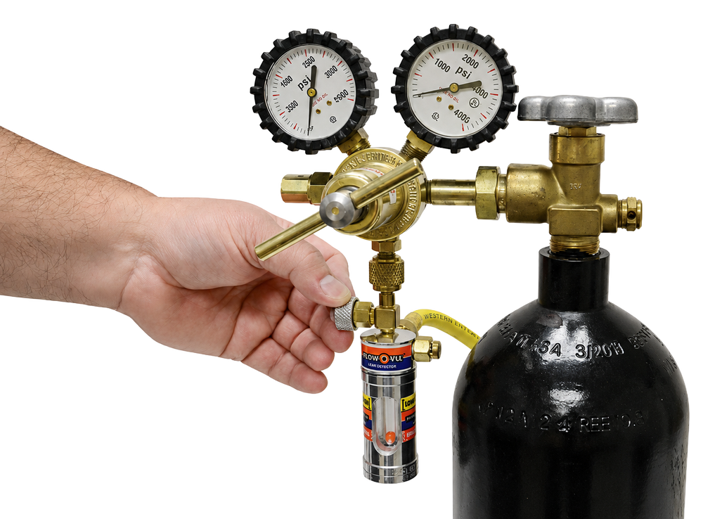 NitroVue flow indicator fitted to a nitrogen regulator and cylinder