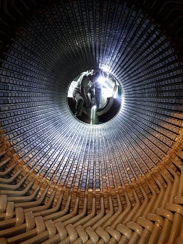 Cleaning a stator with dry ice blasting