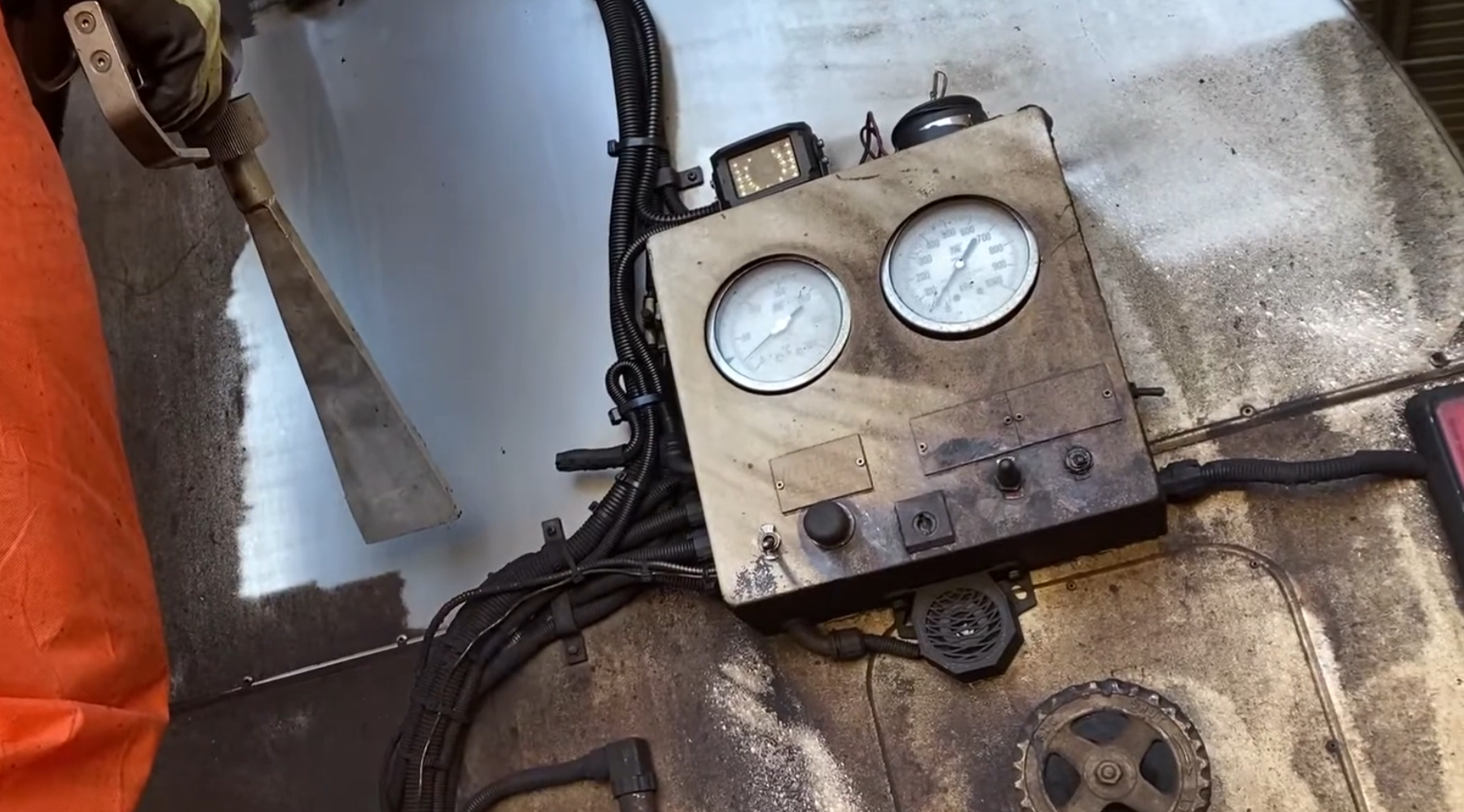 Cleaning stainless steel panel using dry ice blasting