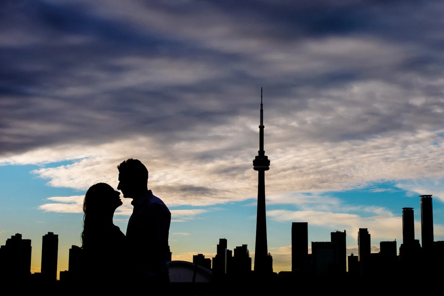 polson-pier-toronto-engagement-photography-location-raph-nogal.jpg