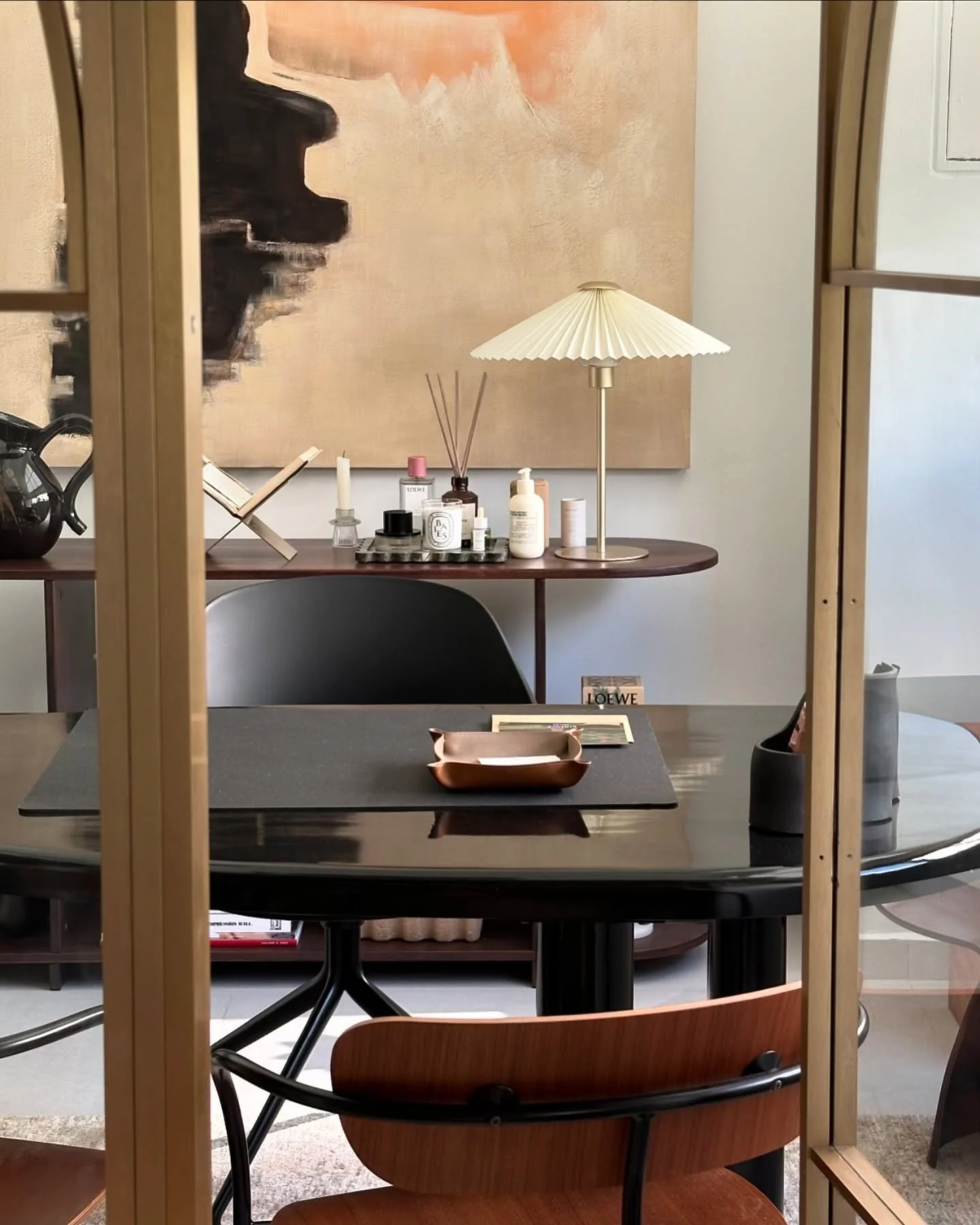 This creative studio has been an inspiring space for us to connect with clients and bring our ideas to life. 💁🏻&zwj;♀️

@vitra
@fermliving 
@andtradition 
@crafune 
@loewe
@diptyque 
@tamburinsofficial 
@apfr_official 
@lelabofragrances