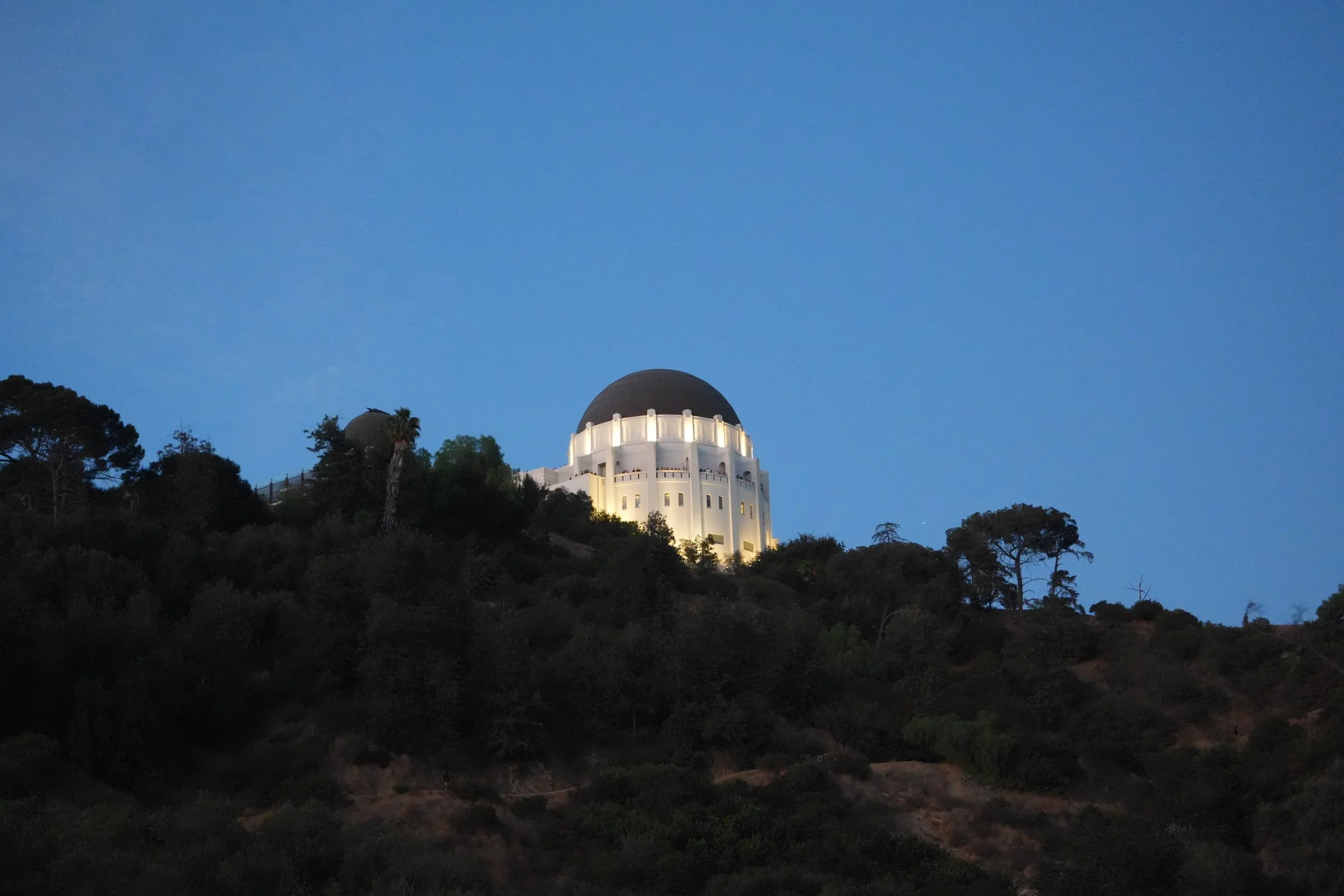 Griffith Observatory at Sunset 🌅🔭
.
#losangeles #griffith #observatory #astronomy #hiking 
.
📸 Straight from the camera!
💻 No editing, as-is picture!