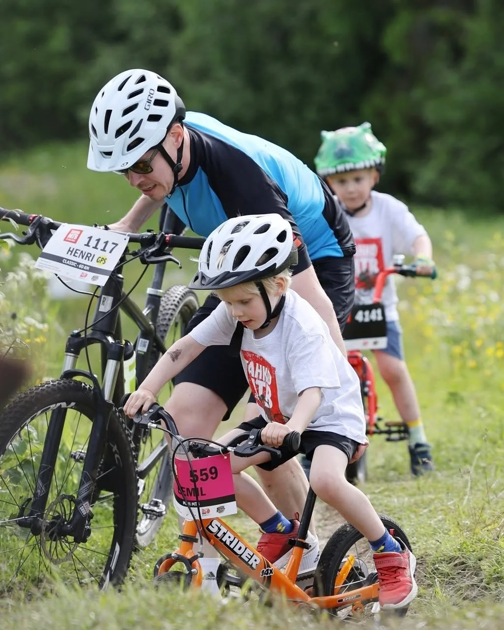 Muistathan @tahkocom'in mainion majoitustarjouksen!🏠 Varaa majoitus viimeist&auml;&auml;n 30.4.2026 niin saat kolme y&ouml;t&auml; kahden hinnalla! Alennus koskee uusia varauksia ajalle 25.-29.6.2026, eik&auml; sit&auml; voi yhdist&auml;&auml; muihi