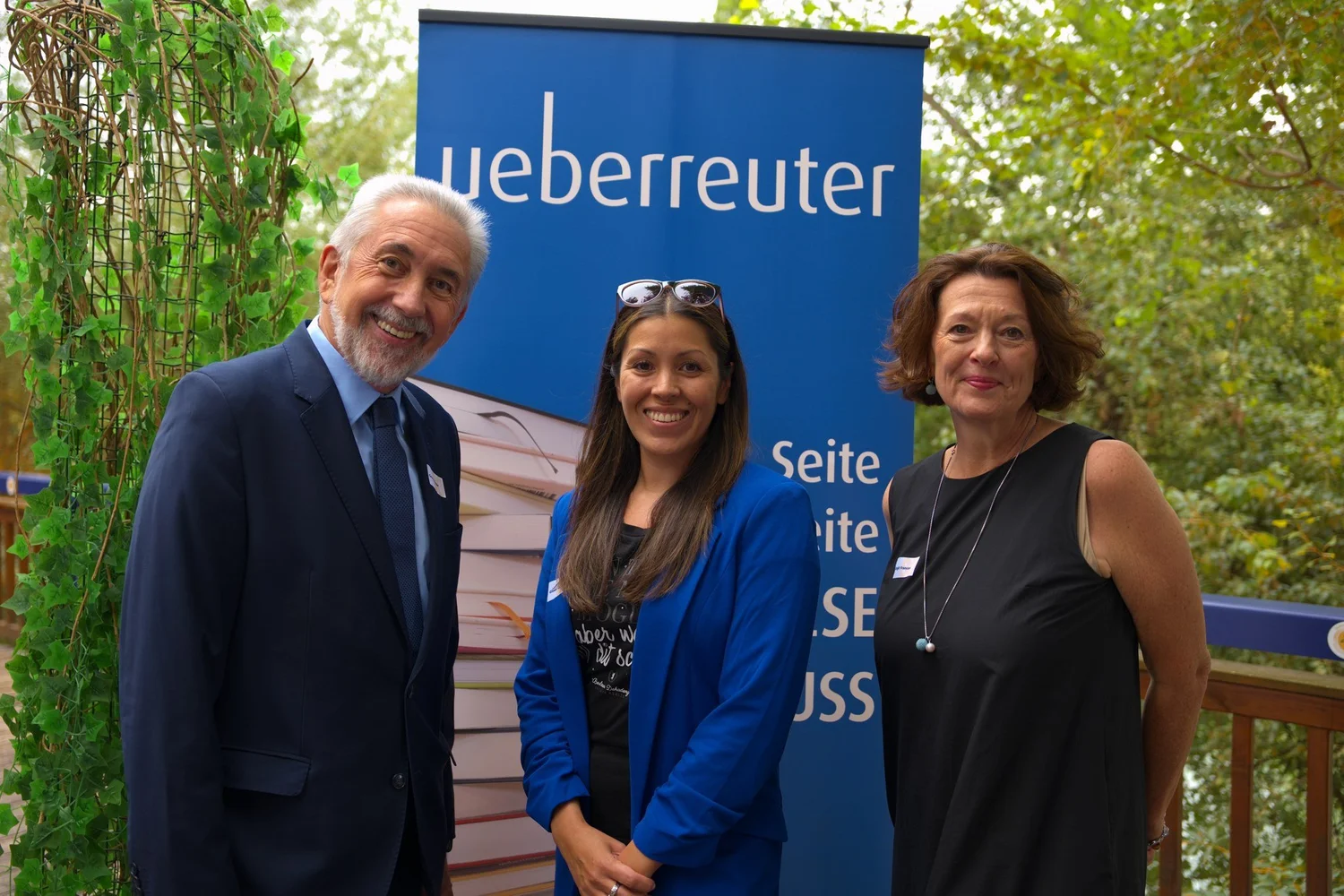 Verlegerfamilie Georg und Gisela Glöckler mit Verlagsleiterin Birgit Francan