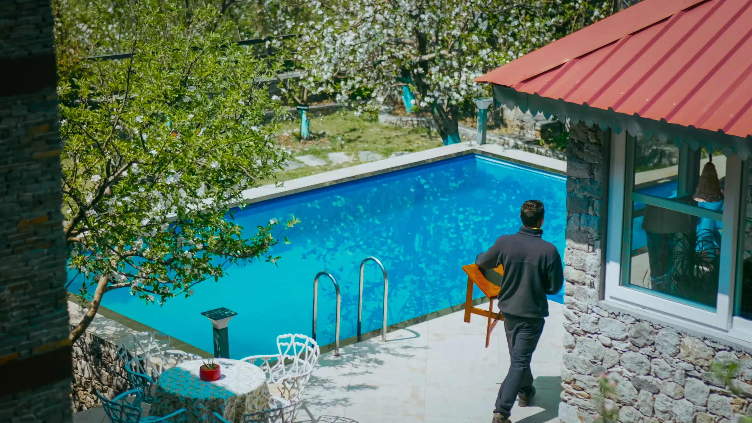 shivadya-staff-poolside-service-apple-blossom-spring-boutique-hotel-manali copy.webp