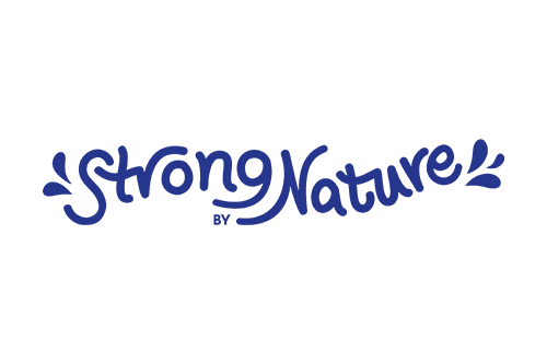 Logotyp för Strong Nature i blått med texten 'by' under