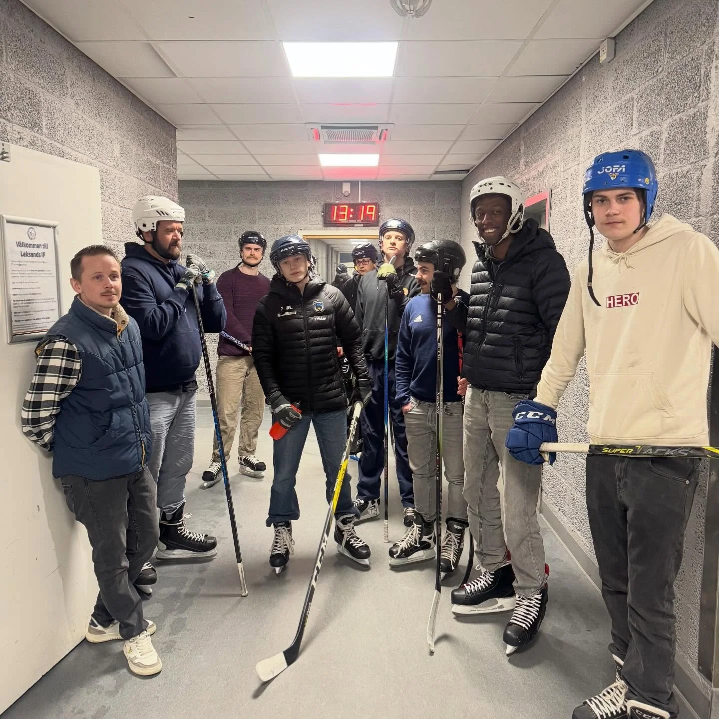 F&ouml;rra veckan arrangerade Dalarna i r&ouml;relse och Leksands folkh&ouml;gskola en aktivitet tillsammans med skridsko&aring;kning f&ouml;r ett 20-tal elever. ⛸️🏒🥅