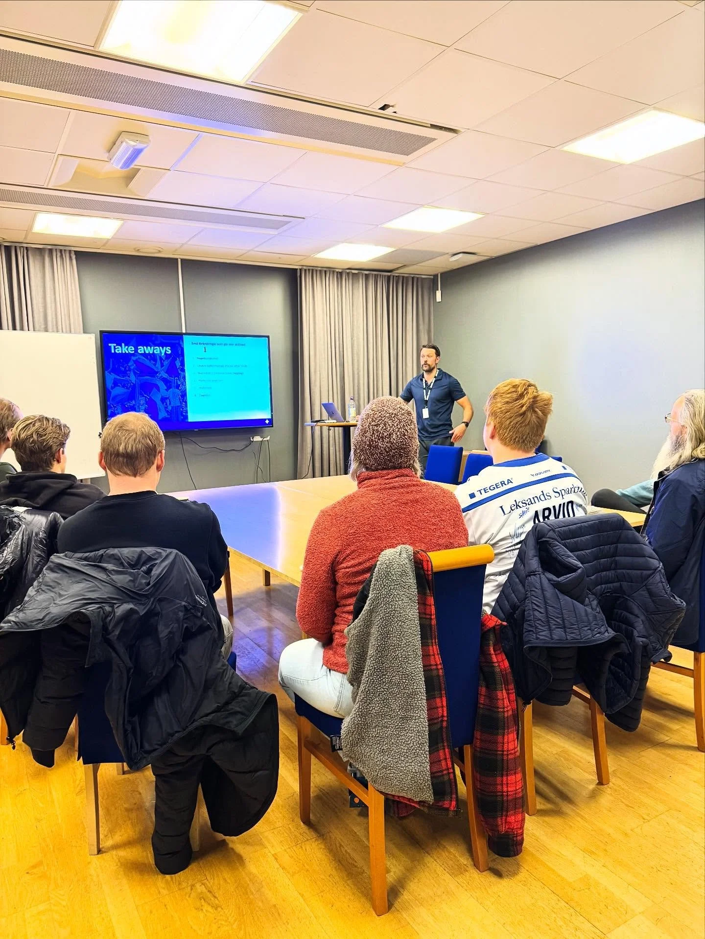 Ig&aring;r bj&ouml;d v&aring;r fysansvarig, Jesper Giller&aring;s, p&aring; en mycket intressant f&ouml;rel&auml;sning om S&ouml;mn och &aring;terh&auml;mtning f&ouml;r unga idrottar. Stor tack till alla er aktiva, ledare och f&ouml;r&auml;ldrar som 