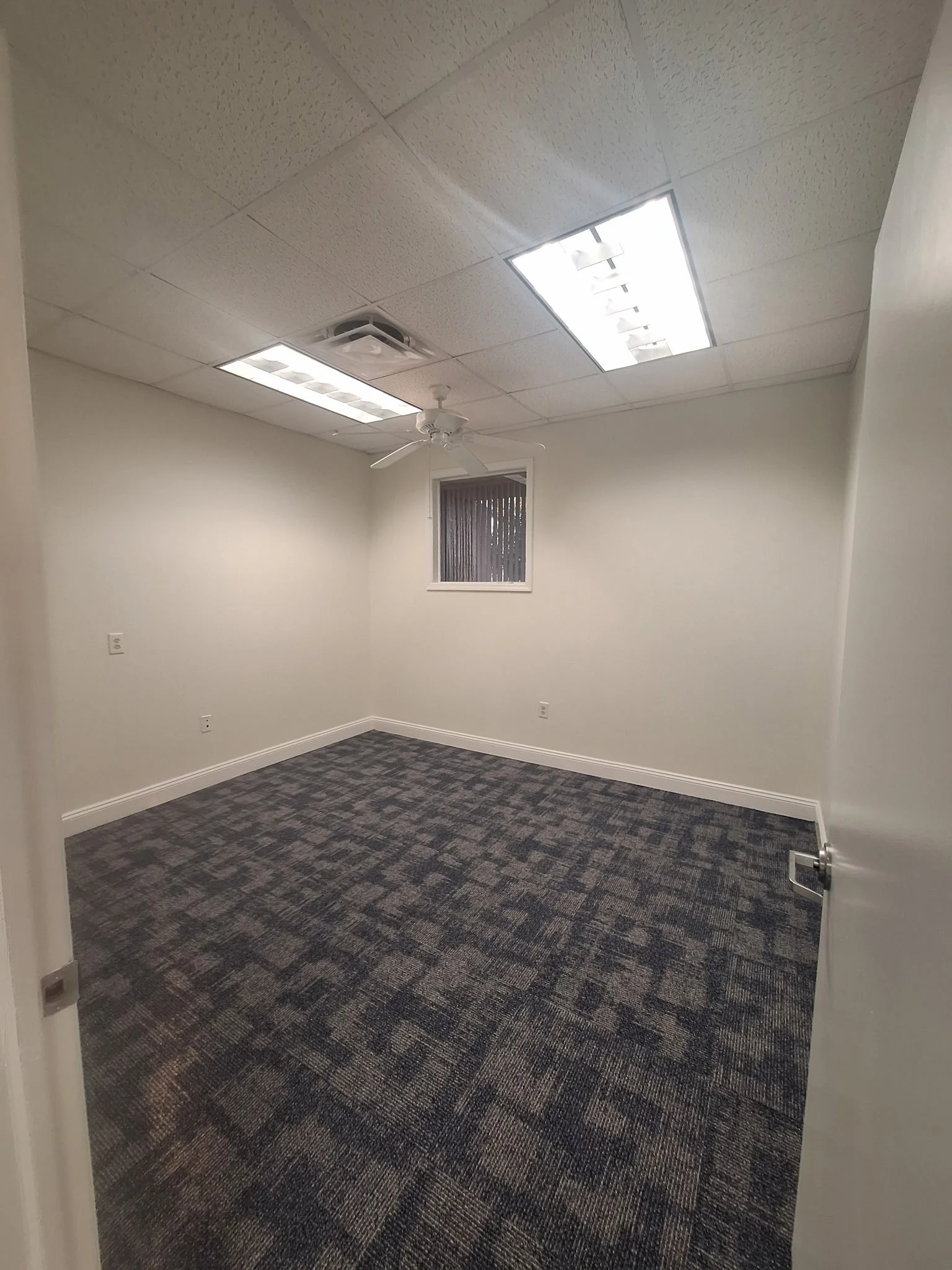 This private office space received professional interior painting using durable, low-VOC paint. Designed for daily use, the neutral tones provide a professional setting for client meetings and focused work.