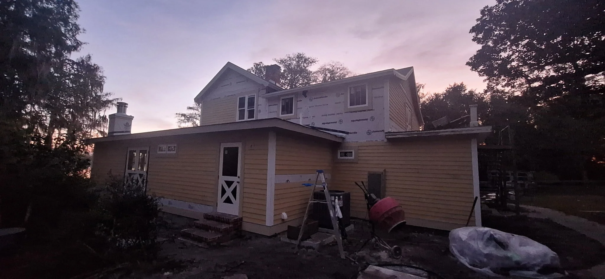 This exterior painting project in Pierson, FL shows the home during the preparation and painting phase, with Hardie board siding and trim areas carefully addressed for a flawless finish. Coats of Quality Painting uses proven methods and quality mater