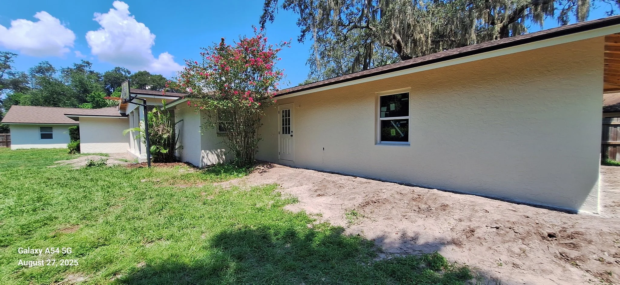 Side view of freshly painted stucco home exterior in Winter Springs FL by professional Seminole County painters