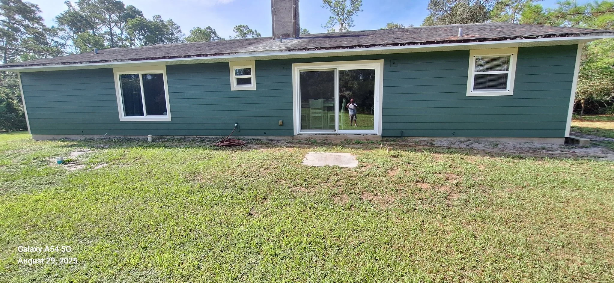This image shows the completed exterior paint job on a New Smyrna Beach home. The even coverage and clean trim lines reflect professional craftsmanship designed for durability, beauty, and long-term performance.