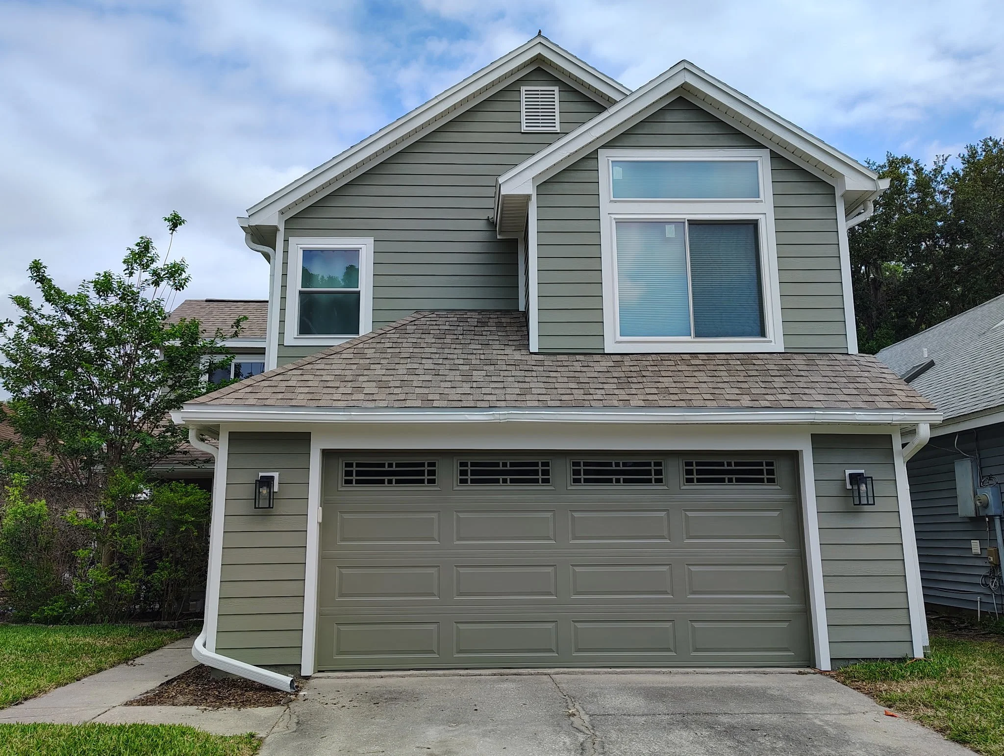 FRONT HERO SHOT – GARAGE VIEW