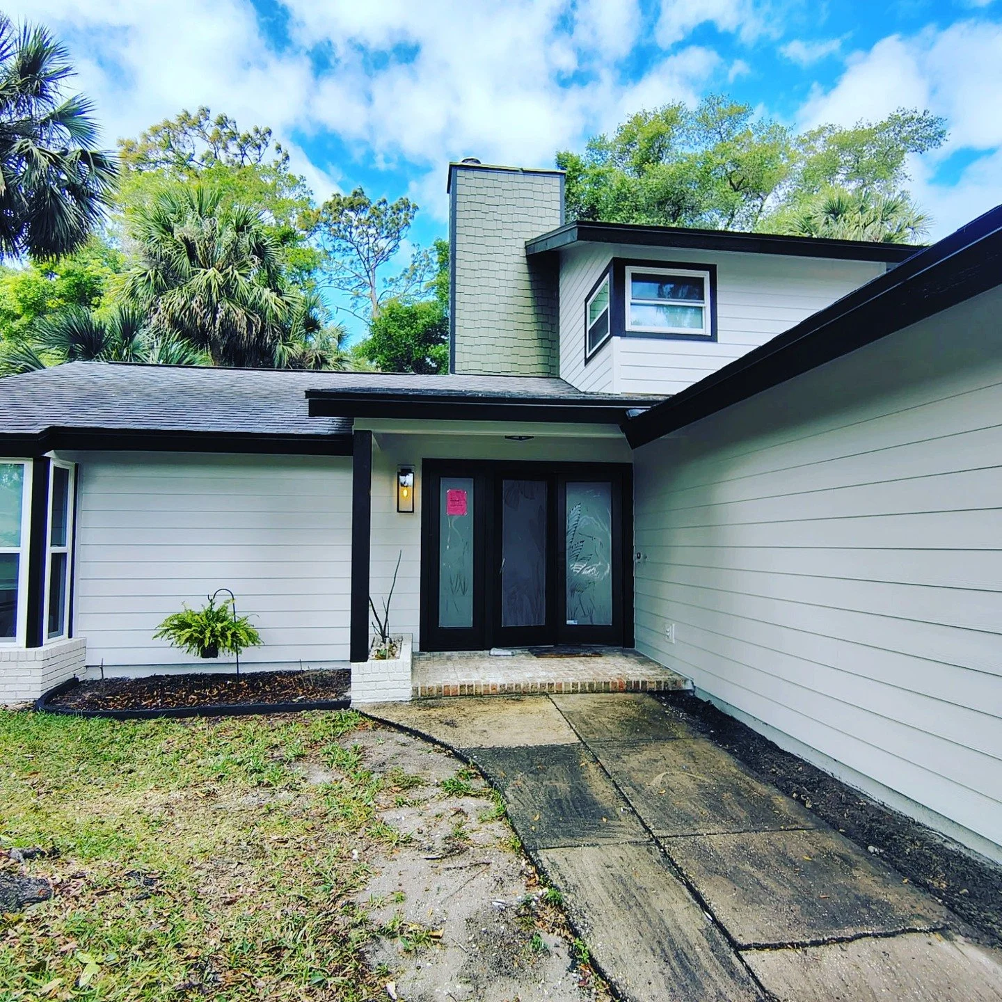 This is what happens when you stop playing it safe with exterior paint.

This Port Orange project went from blending into the background&hellip; to standing out the second you pull up.

Clean lines. Bold contrast. Colors that actually work with the F
