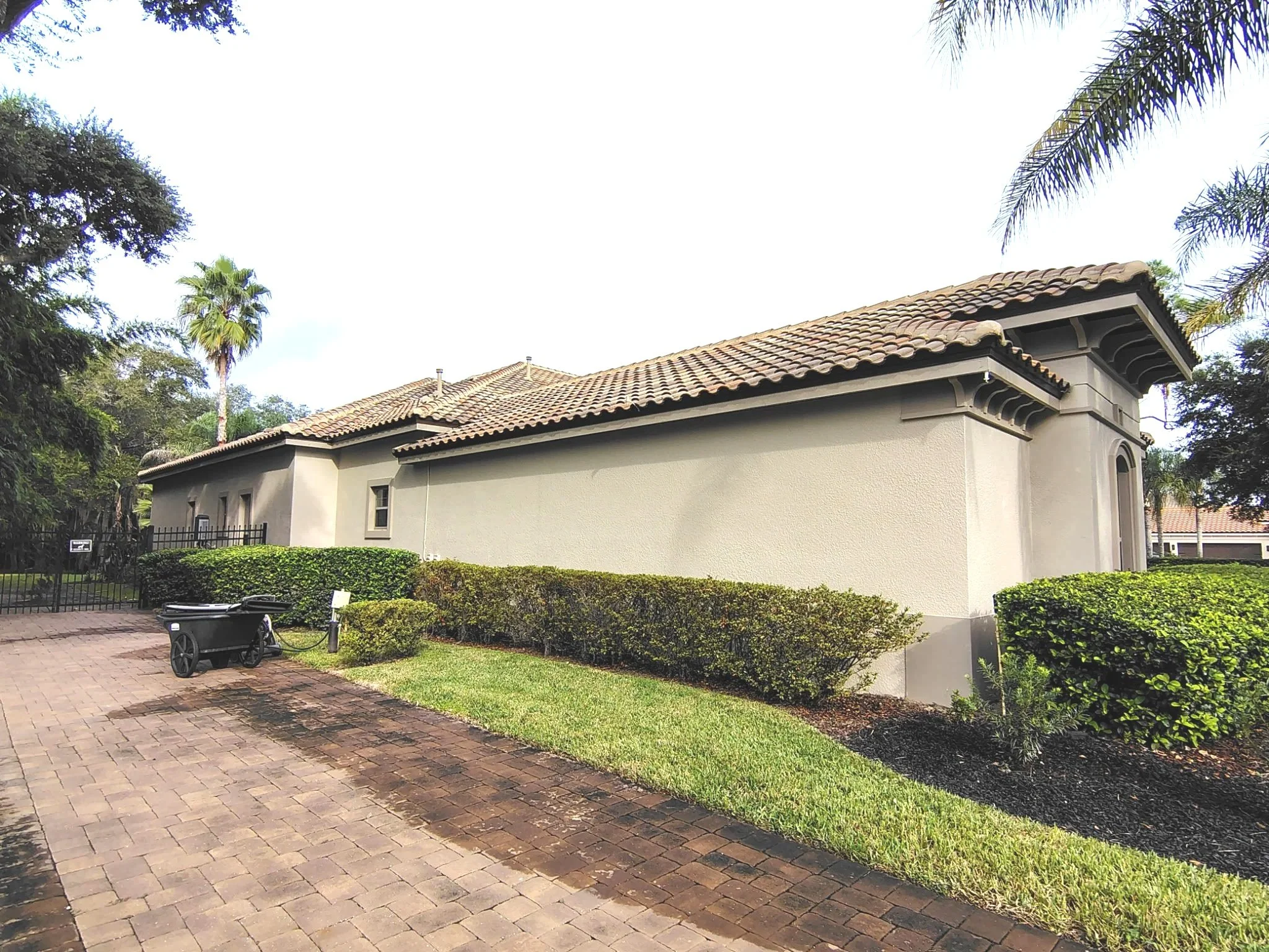 Full Side Exterior and Roofline