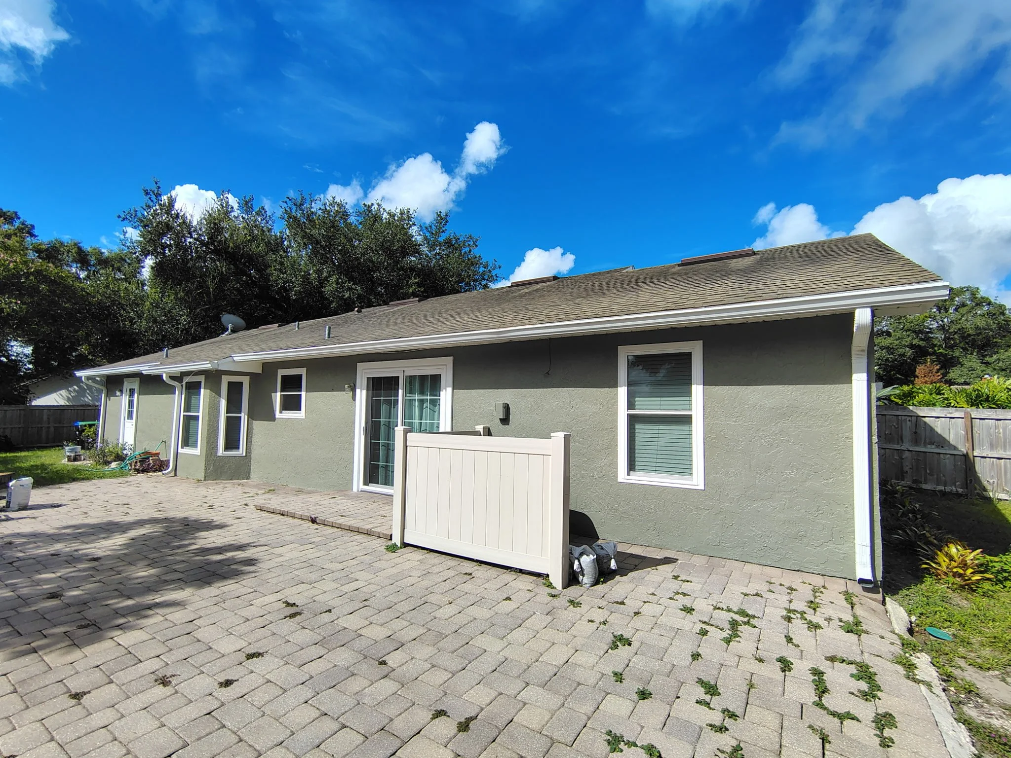 Close-up of freshly painted textured stucco exterior in Apopka Florida.