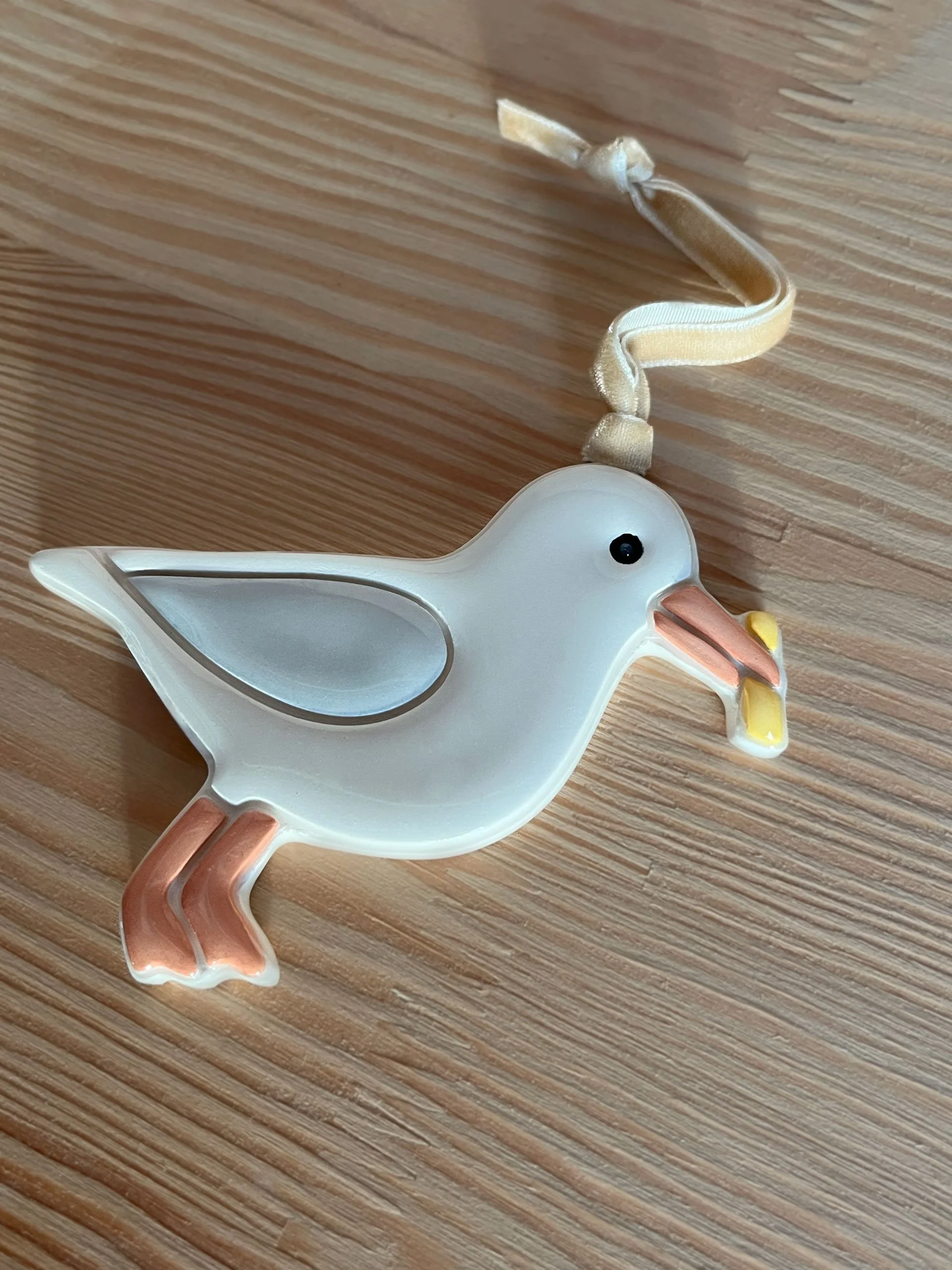 Inspired by one of Dublin’s most fearless and familiar characters.

This ceramic seagull proudly carries its stolen chip, a small nod to everyday moments by the sea and the city’s unmistakable personality.

With soft shapes and minimal detailing, the