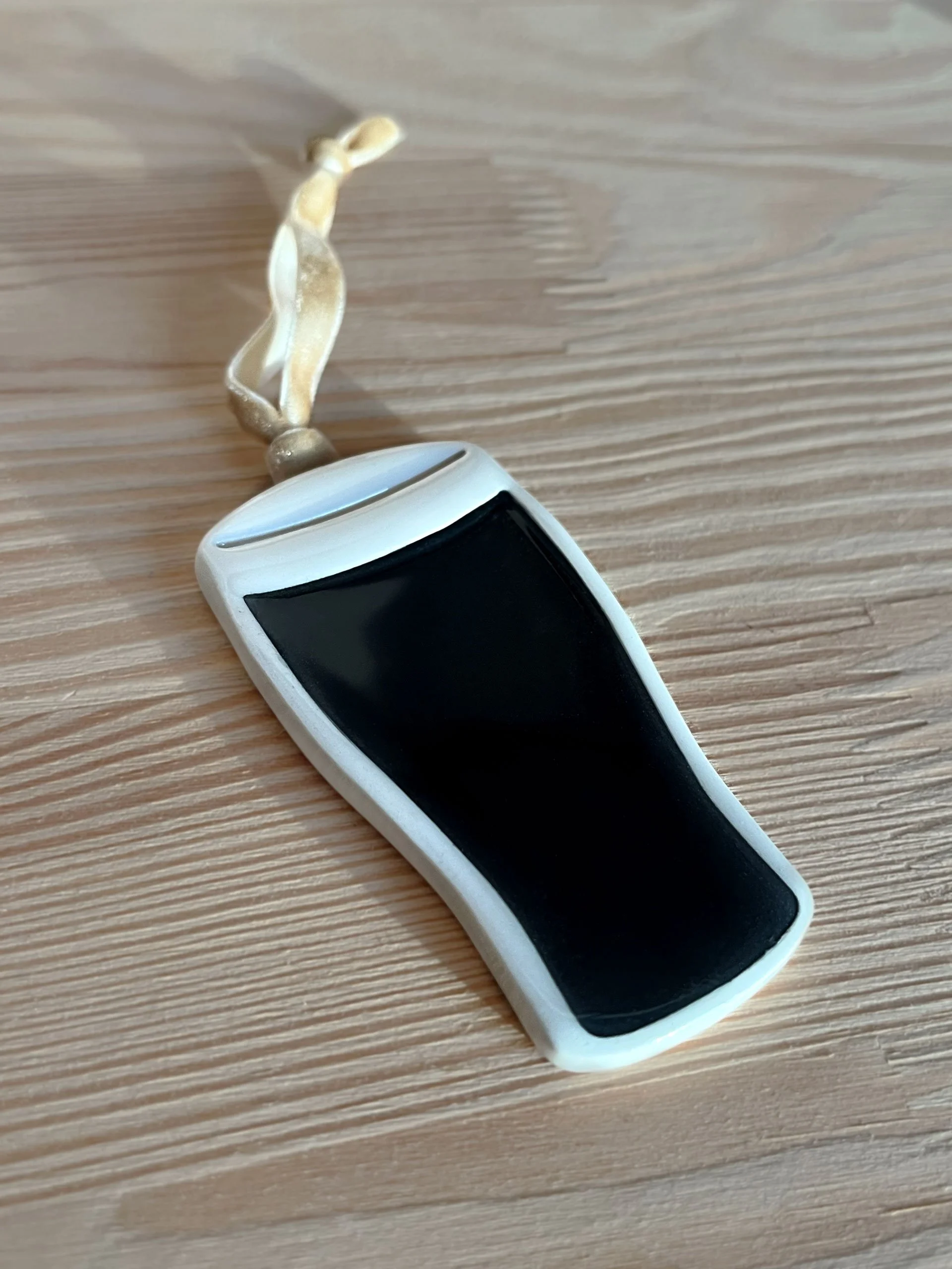 A small tribute to one of Ireland’s most iconic rituals.

This ceramic pint ornament captures the familiar silhouette of a freshly poured pint, with its deep dark body and soft creamy top. Designed with a minimal and playful approach, it brings a sub