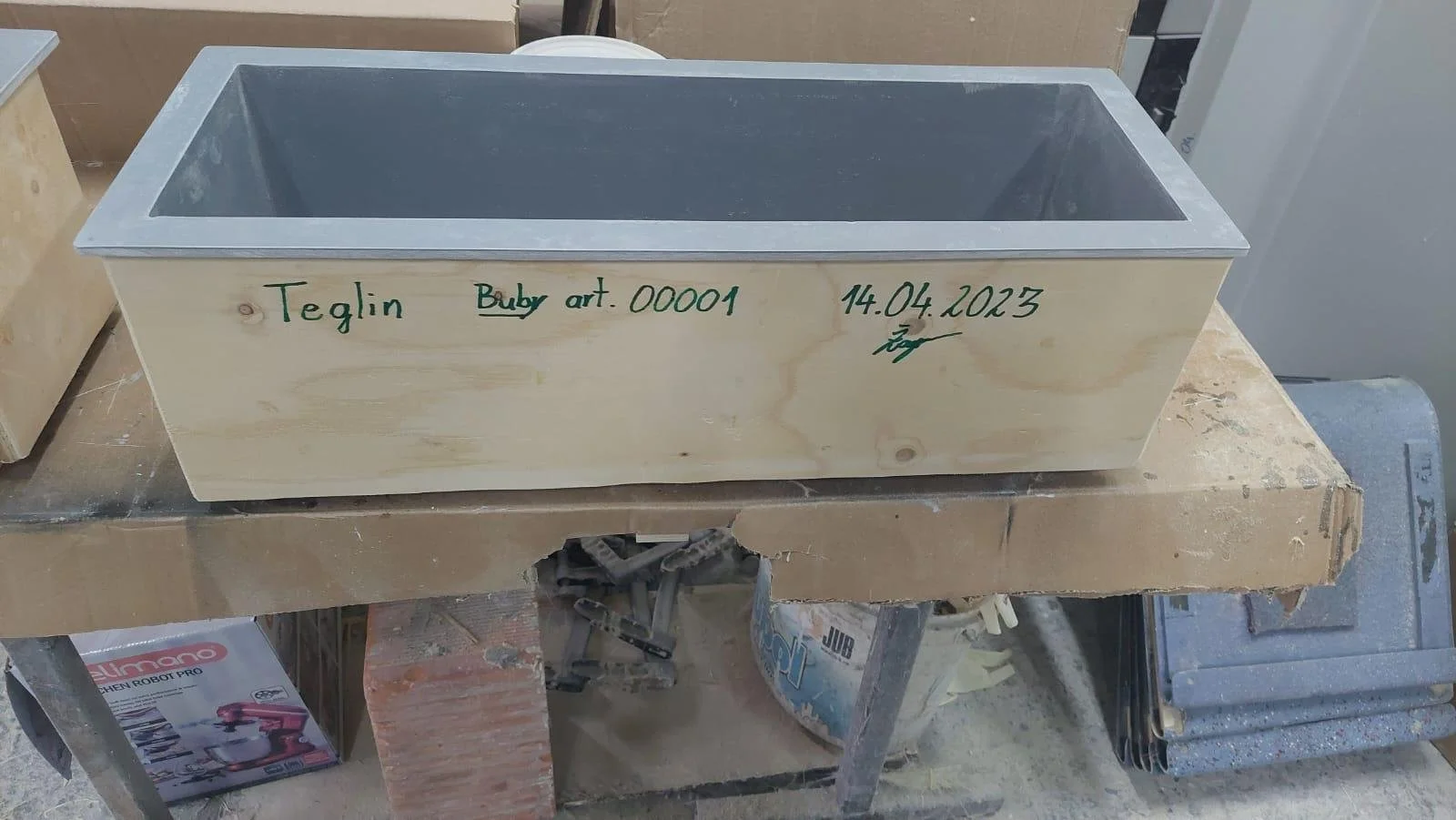 Rectangular moulds for fiberglass composite planters