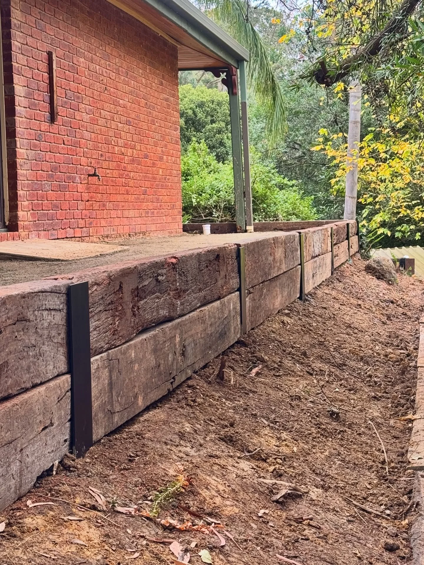 Rustic railway sleepers paired with sleek black steel uprights for that clean, timeless finish 😏

A simple detail that adds so much character and sharpens up the whole space.

#landscaping #melbournelandscaping #landscapedesign #retainingwall #railw