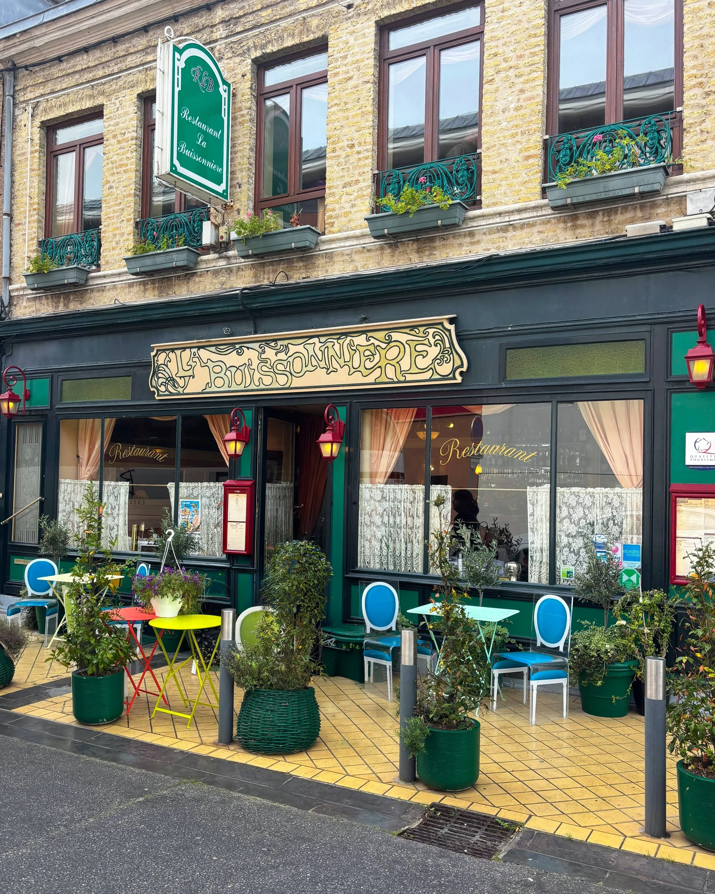 While we sort through the photos of last Saturday&rsquo;s adventures, we couldn&rsquo;t resist sharing this little corner of Calais.

La Buissonni&egrave;re was the setting for our three-course lunch, and it was just as lovely as it looks. 

Great fo