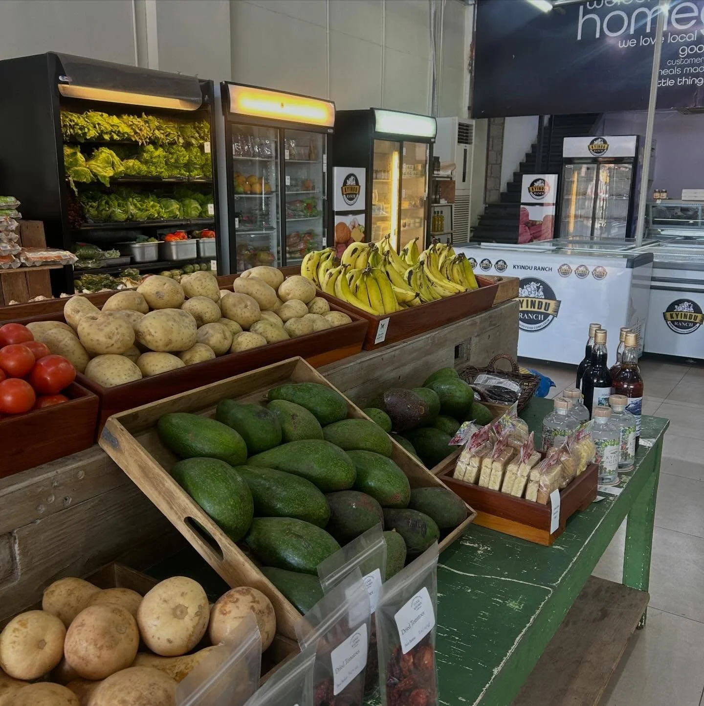 @mercatozambia is always a good stop when you need some fresh staples. 

Plus you can usually find farm fresh Moo goodies &mdash; cream, yoghurt, halloumi, mozzarella. 

And avo&rsquo;s bigger than your head 🥑😂

More on the blog about the best spot