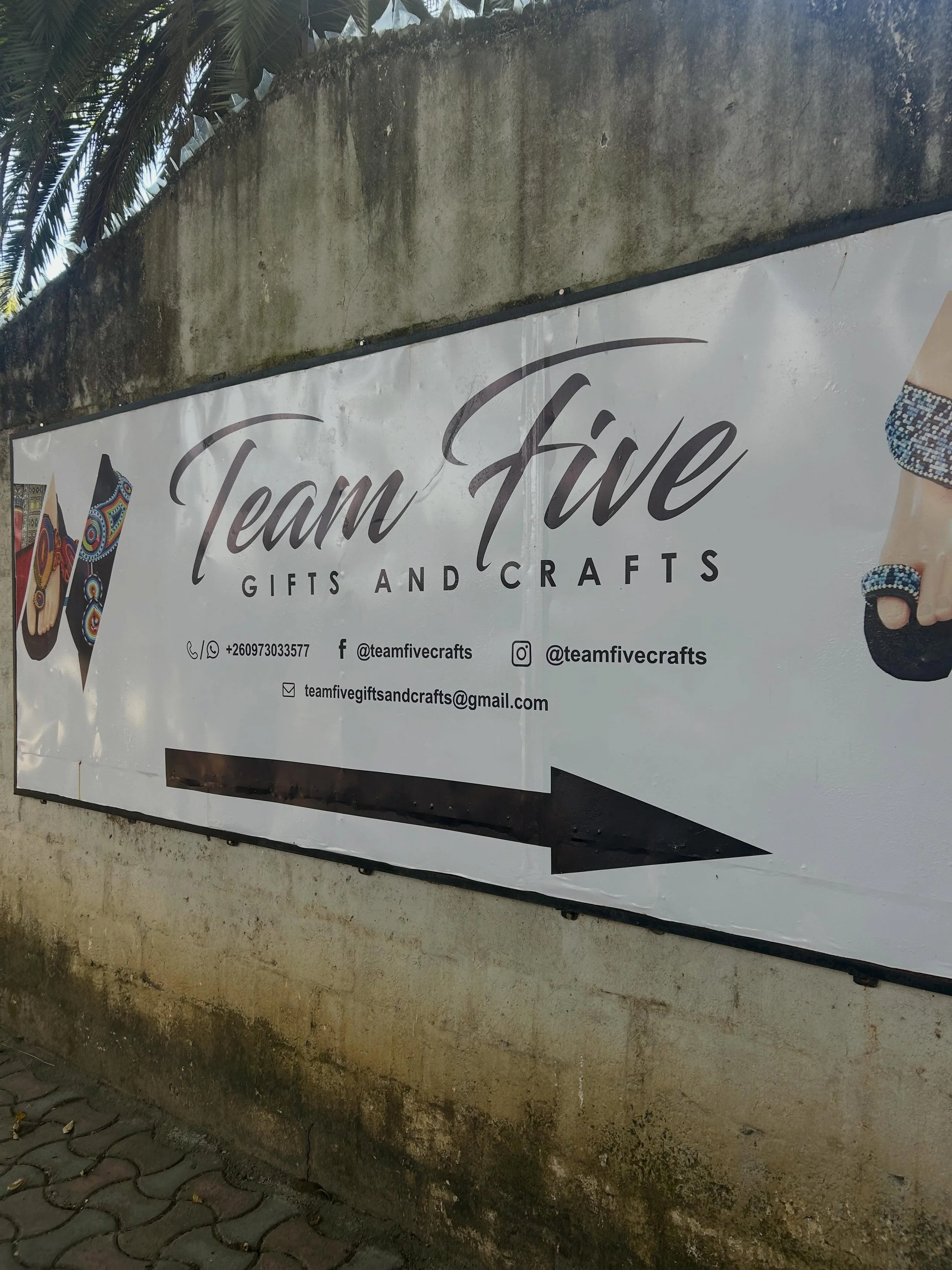 An urgent need for a bulk load of curios arose today. As it does. 😂

@teamfivecrafts was super easy to swing by while in town. They had a great selection of goodies and it was really well priced. 

#travelafrica #zambia