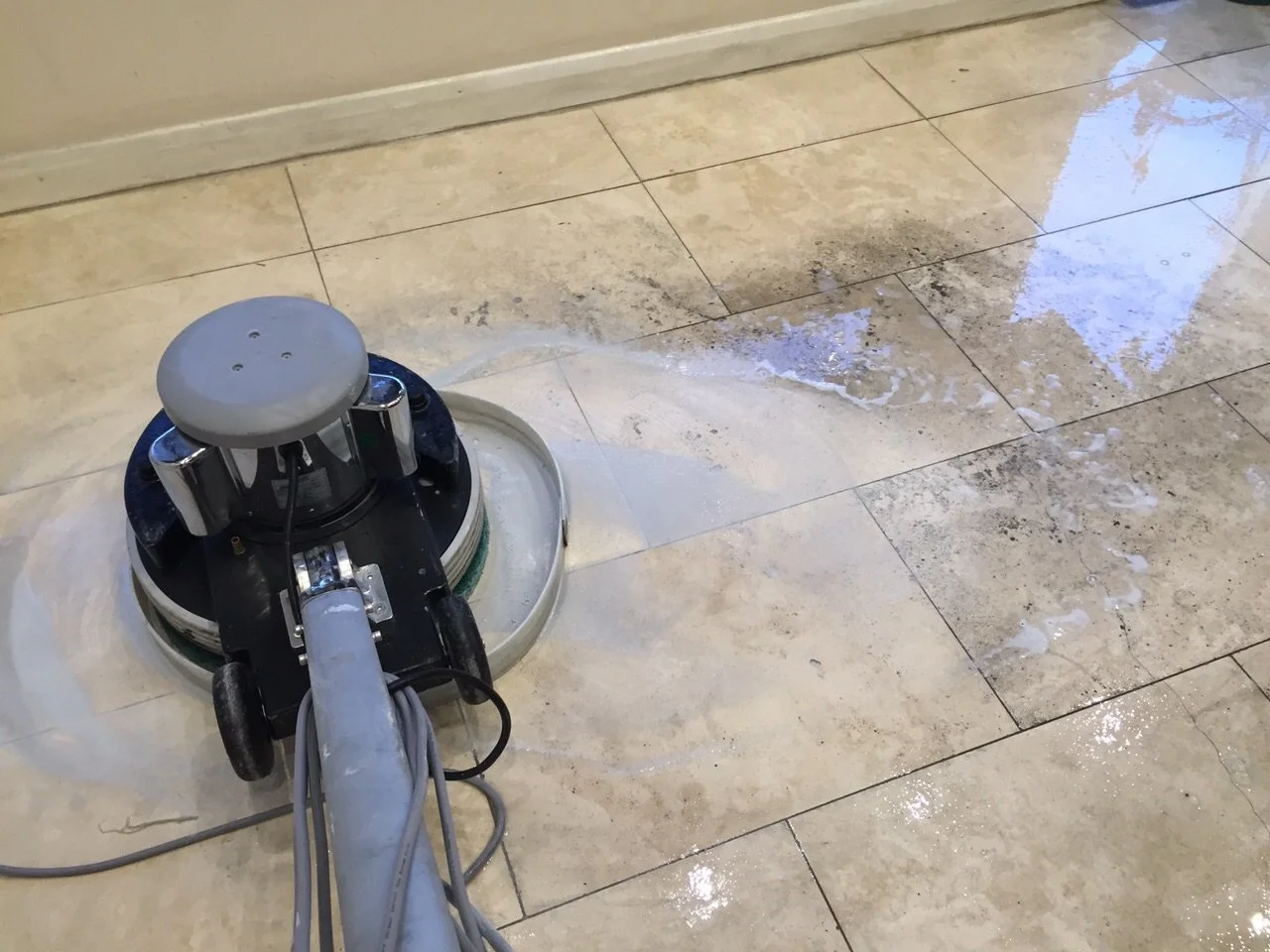 Cleaning a stone floor with a diamond cleaning pad