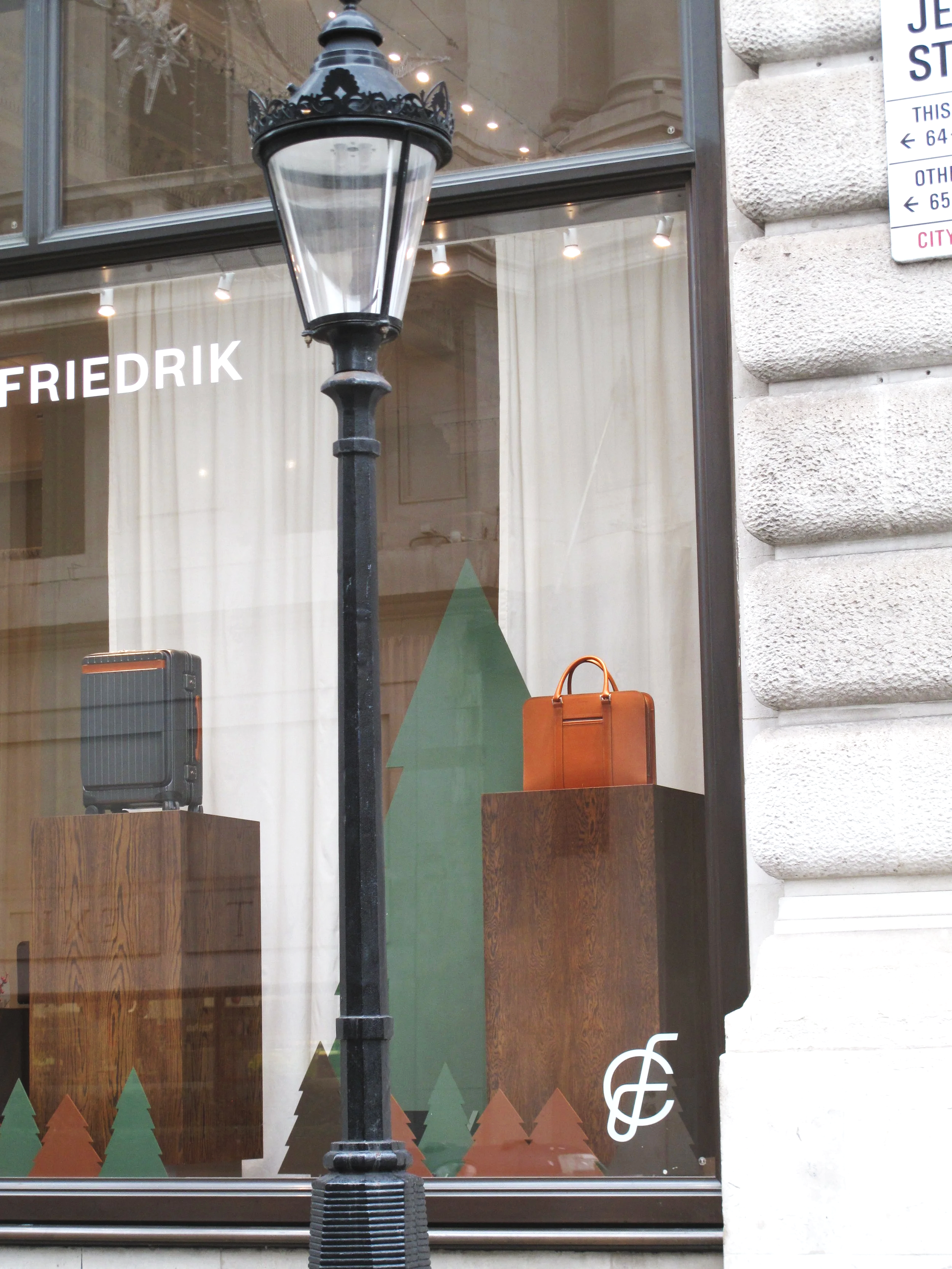 Carl Friedrik | Christmas windows 24