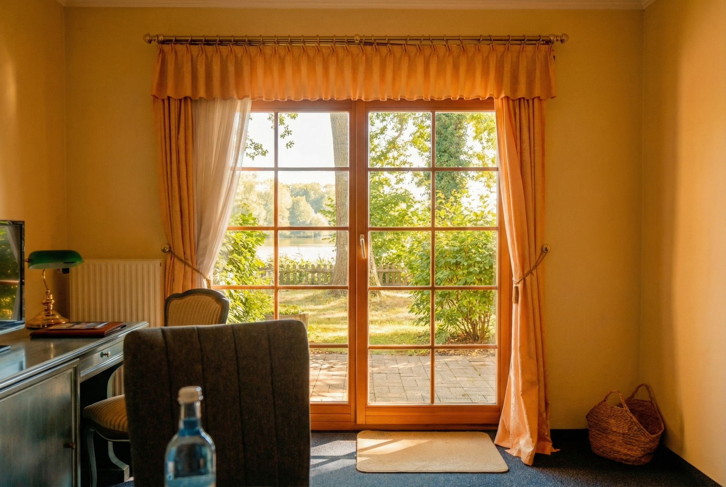 Tucholsky - Doppelzimmer Komfort im Erdgeschoss mit Terrasse, Seeblick &amp; Zugang zum Garten