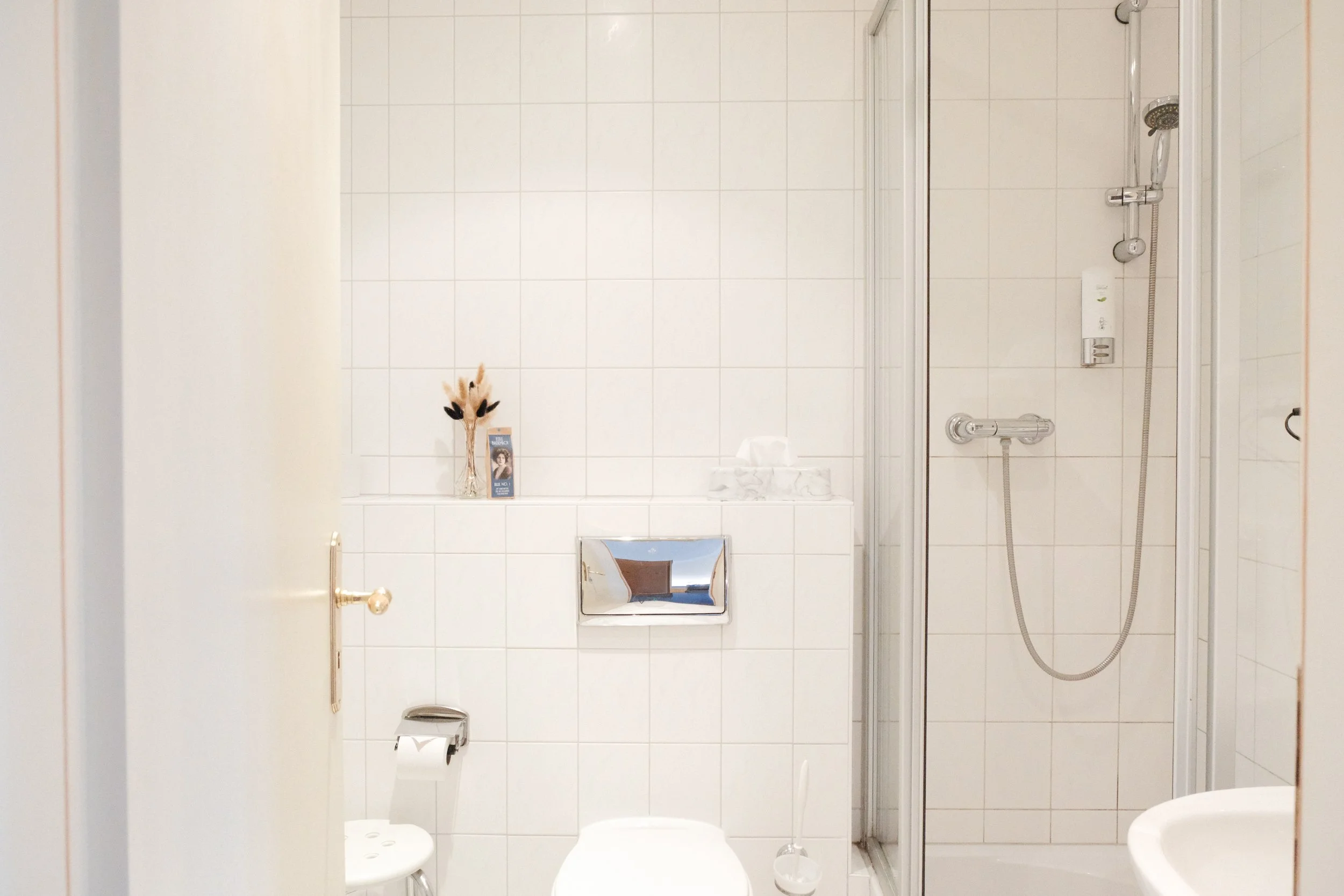 Tucholsky - Doppelzimmer Komfort im Erdgeschoss mit Terrasse, Seeblick &amp; Zugang zum Garten