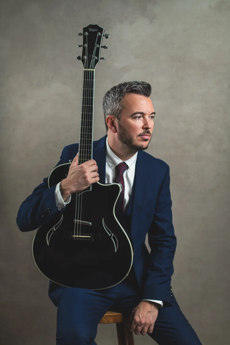 Matt singer and guitarist — photograph 2