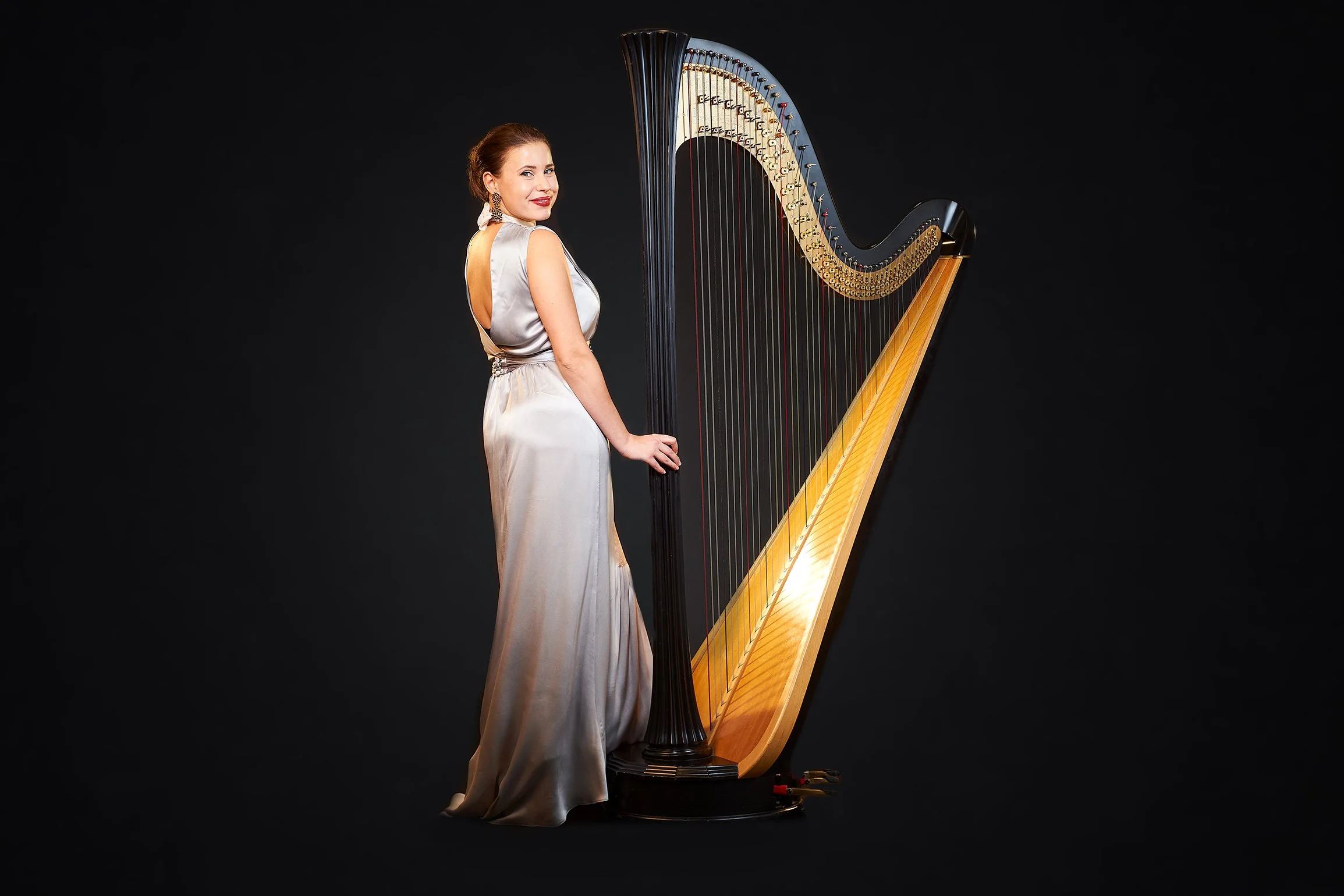 Valeria Clarke with her harp