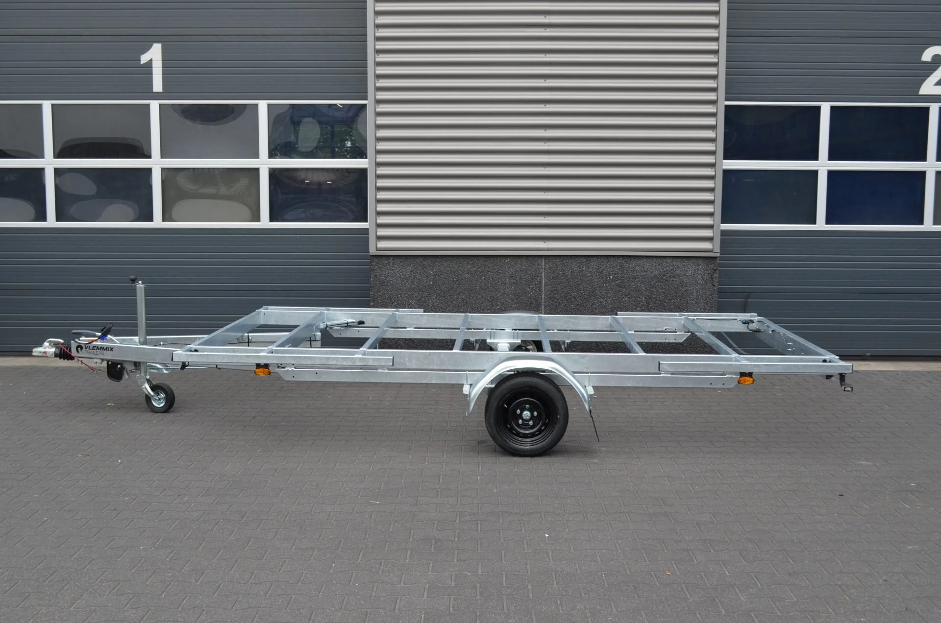 TH360 Plateau  1 x axle 1800 kg