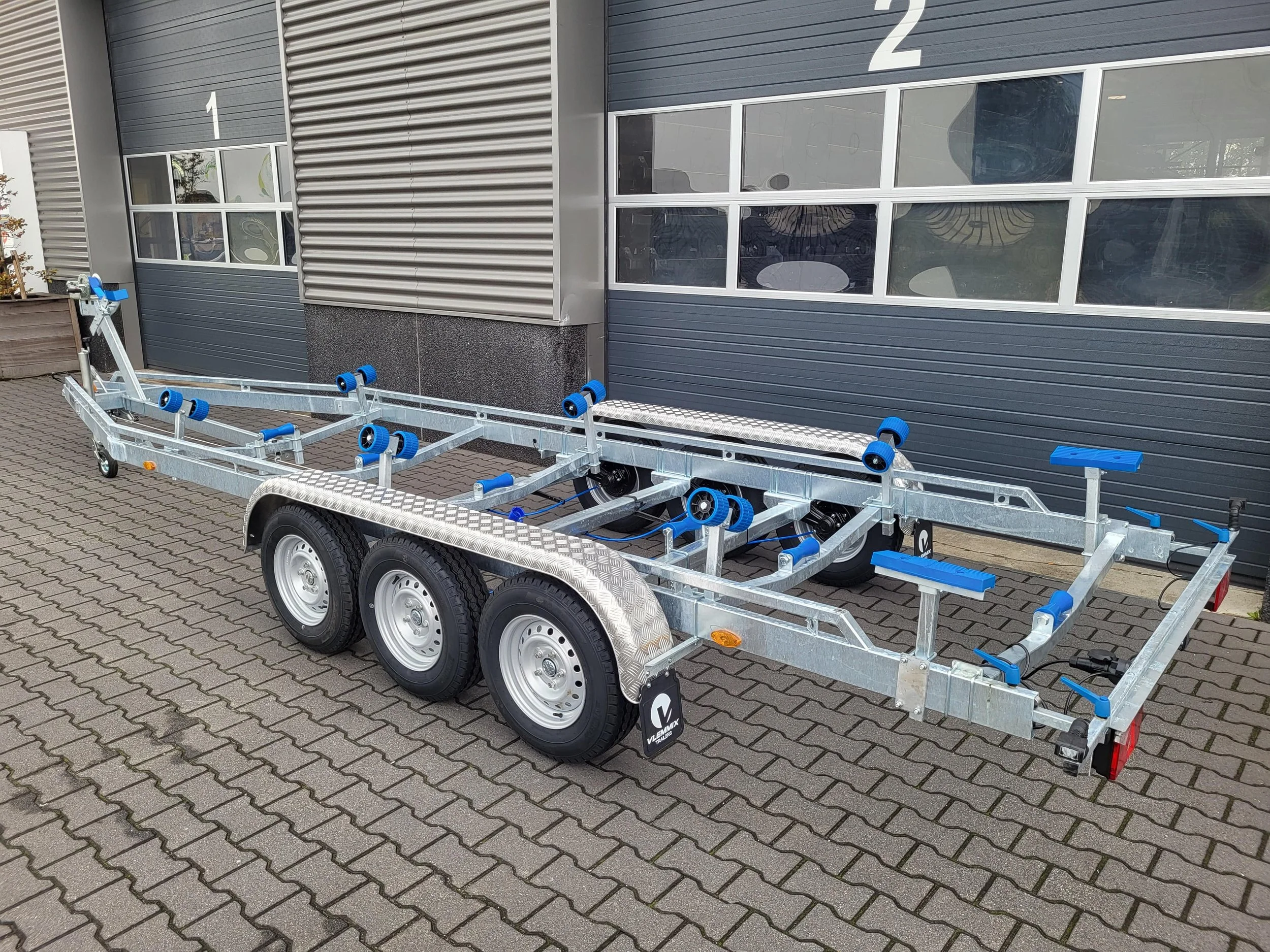 Standaard Boottrailer 7,8m 3 assen (2).jpg