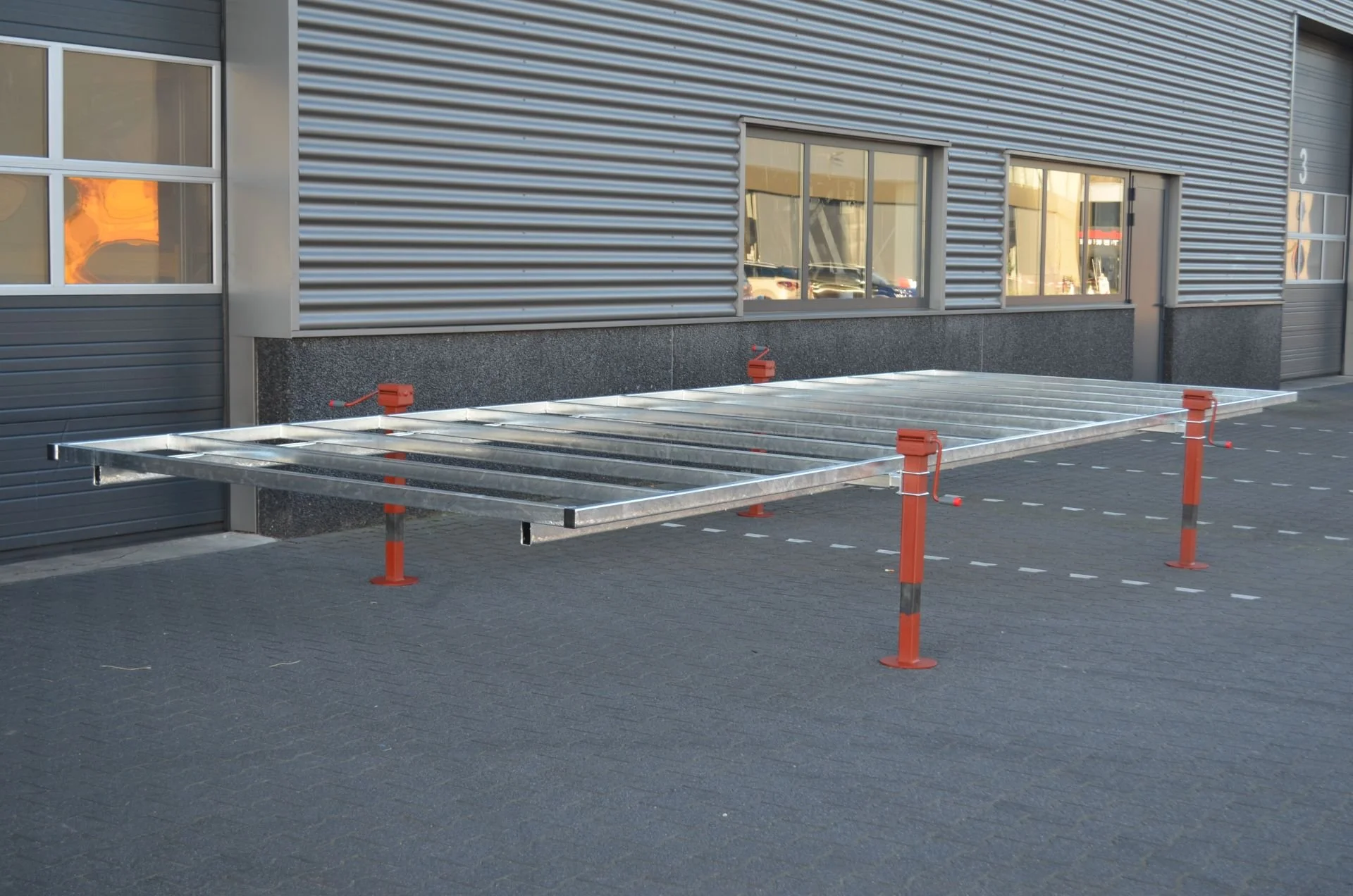 Detachable trailer deck