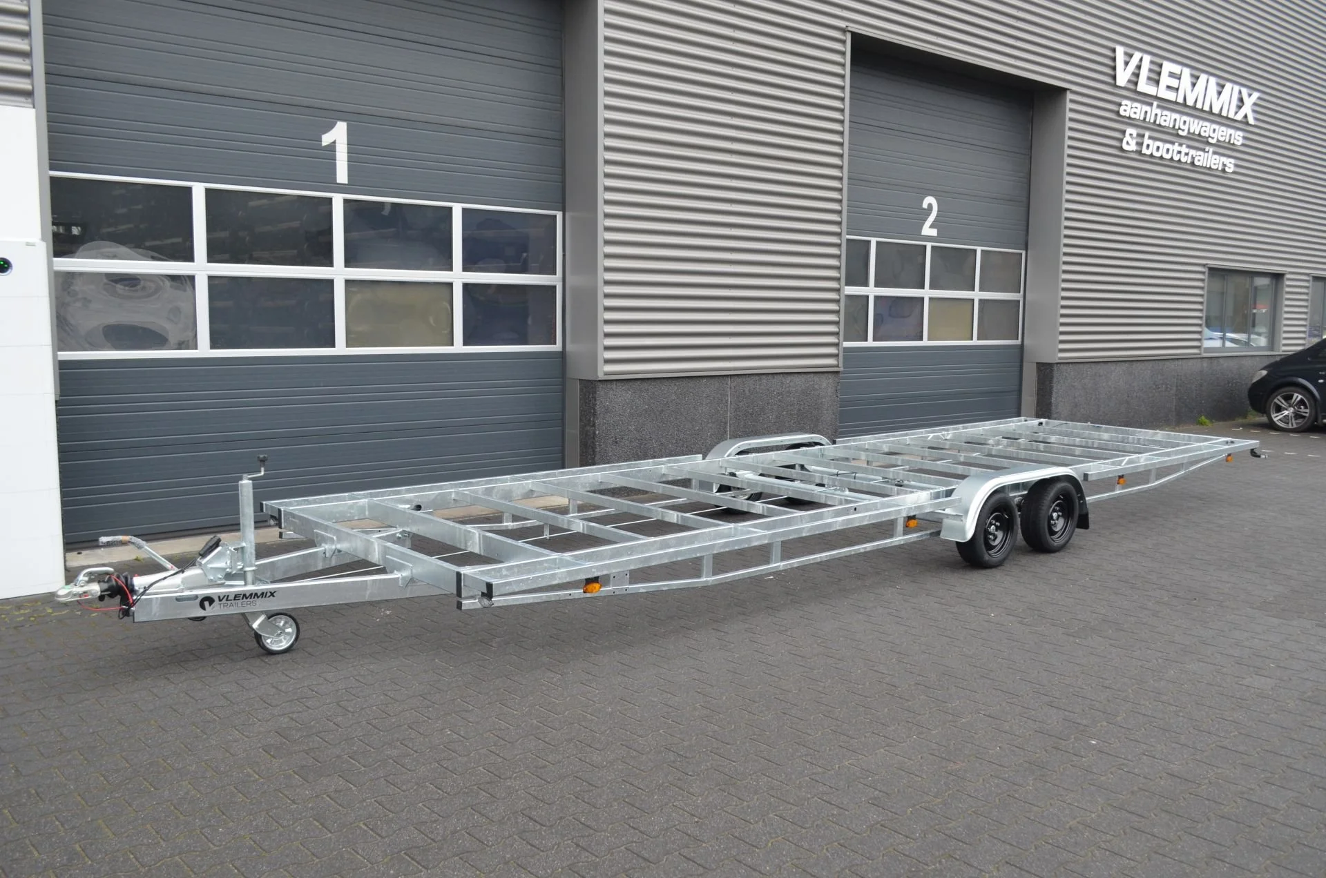 TH840 low model 2 x axle 1800kg