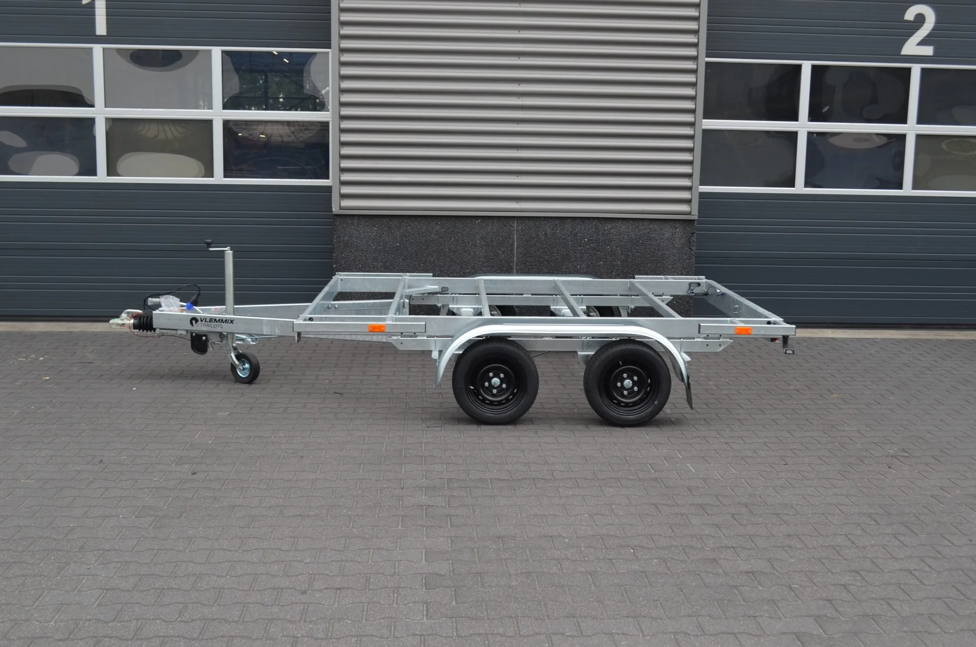 TH300 Plateau 2 x axle 1800 kg