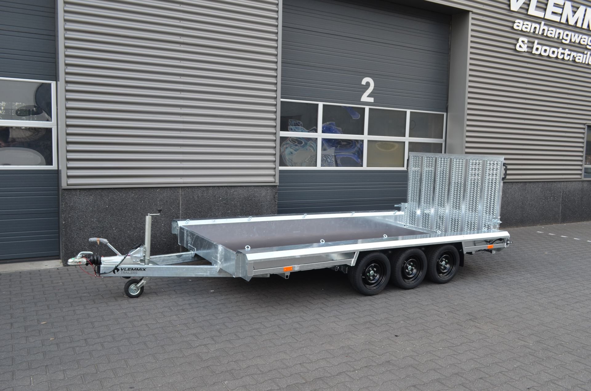 400x180 Machine transporter  (3 x axle 1800 kg)