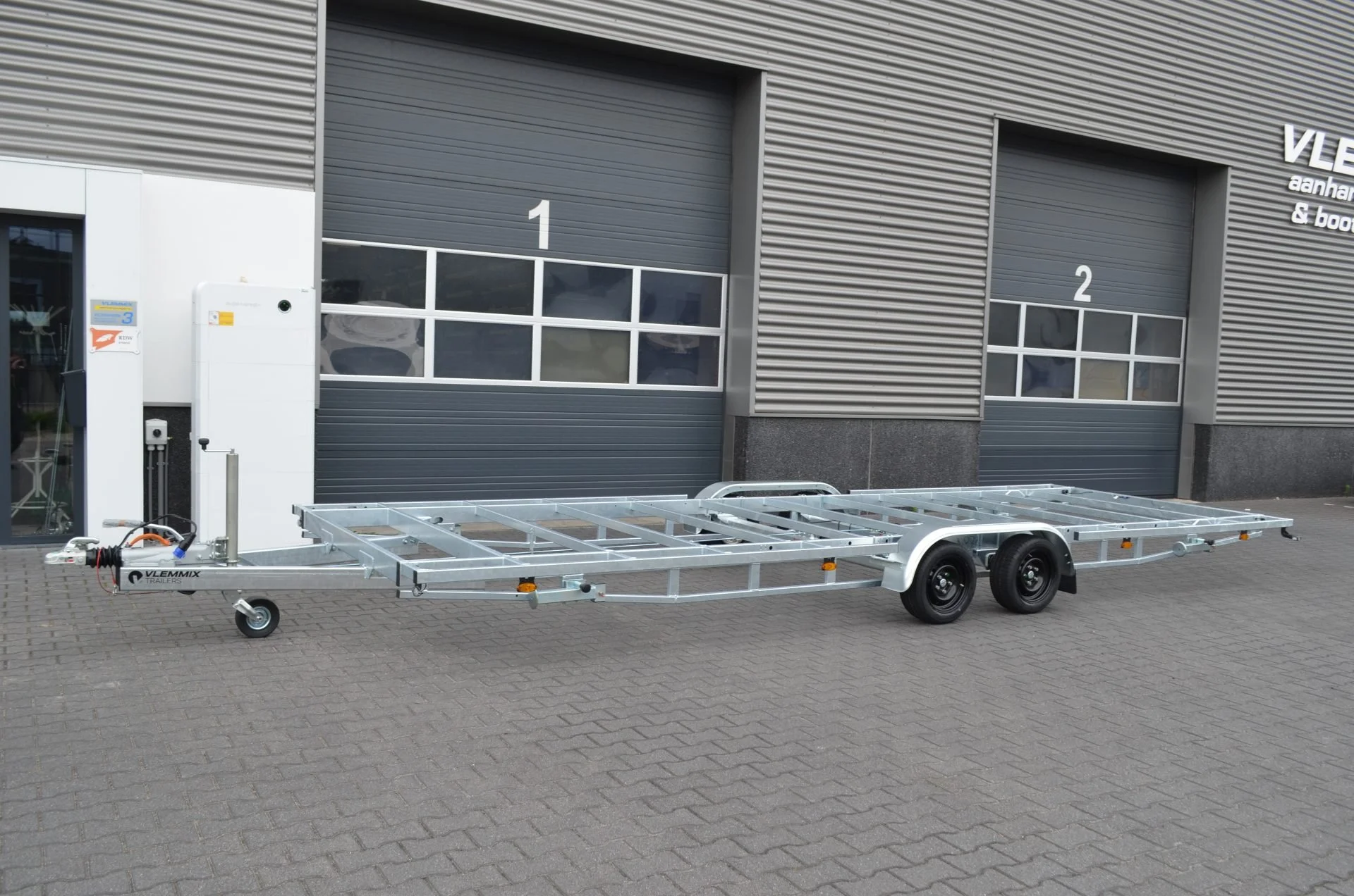 TH720 low model 2 x axle 1800kg