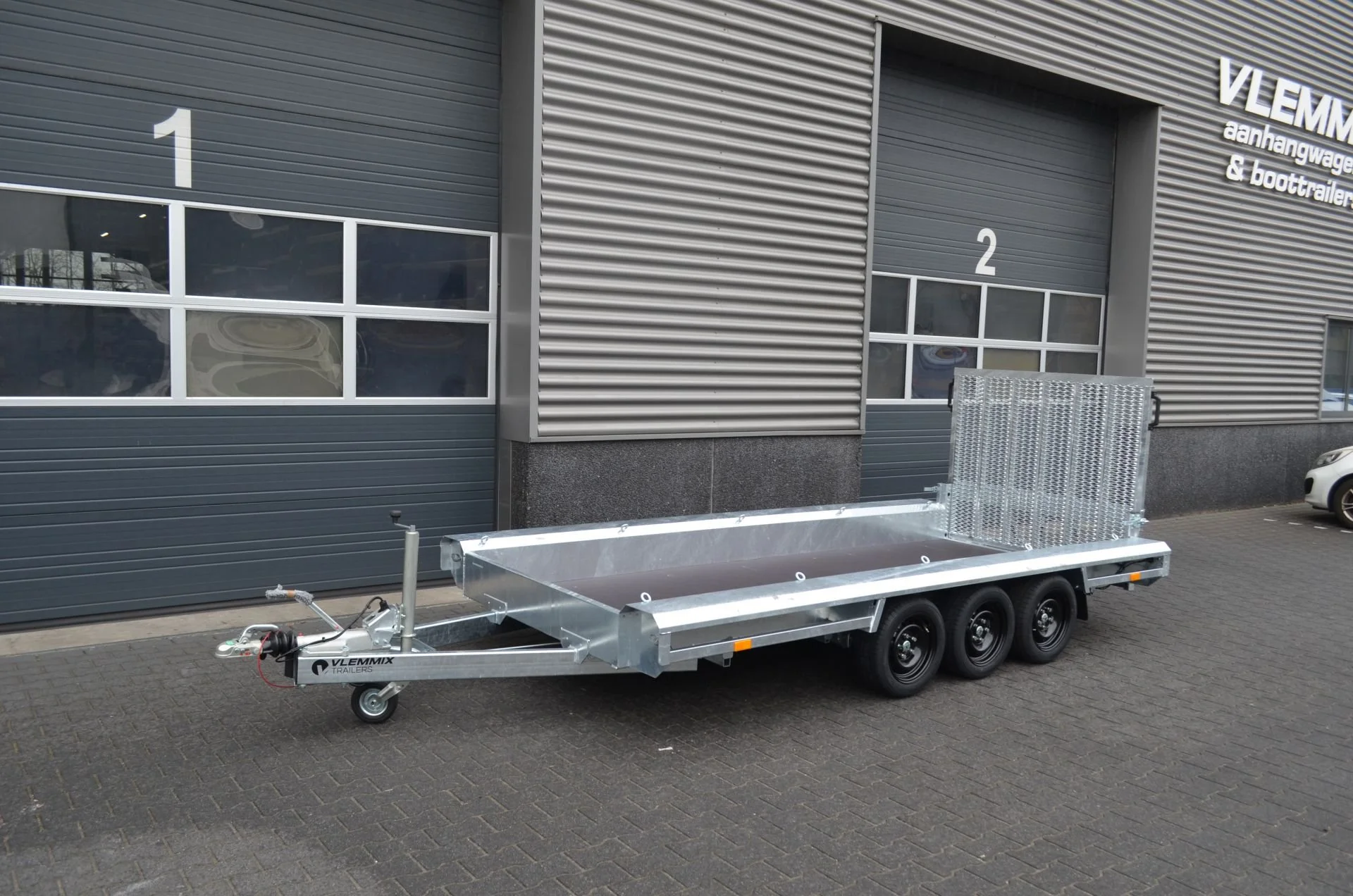 400x150 Machine transporter (3 x axle 1800 kg)