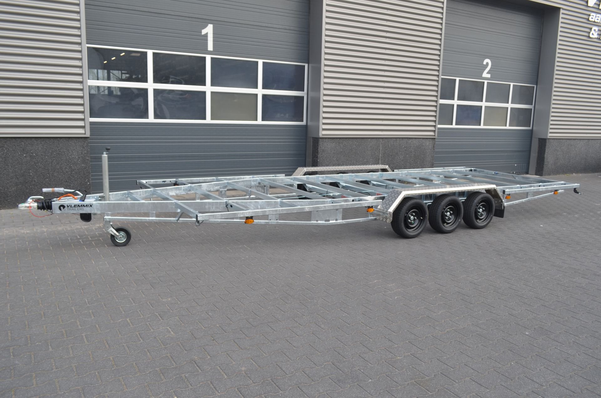 TH720 low model 3 x axle 1800kg