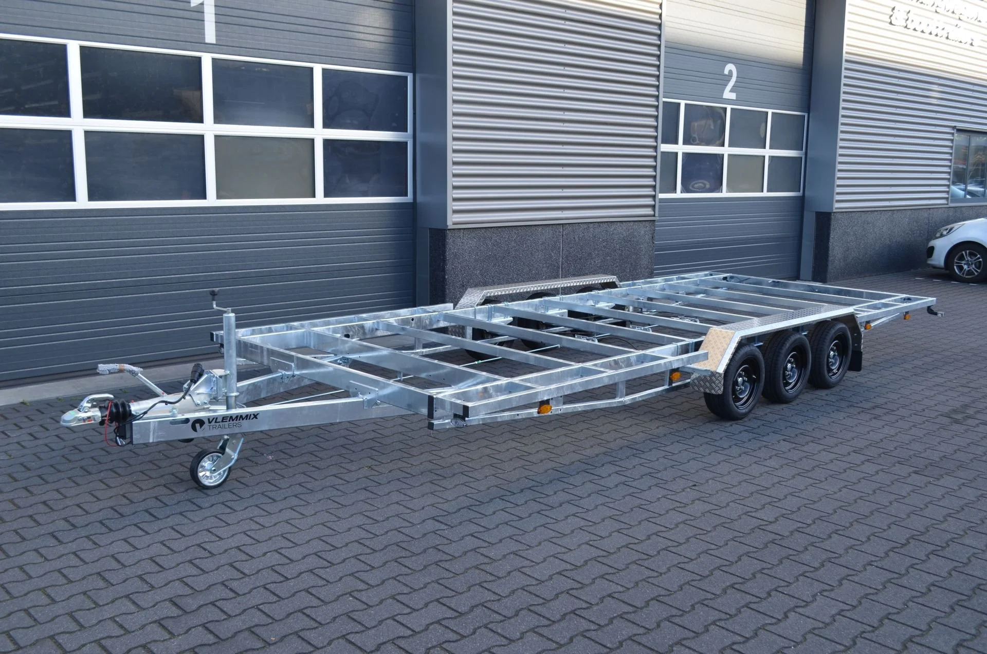 TH600 low model 3 x axle 1800kg
